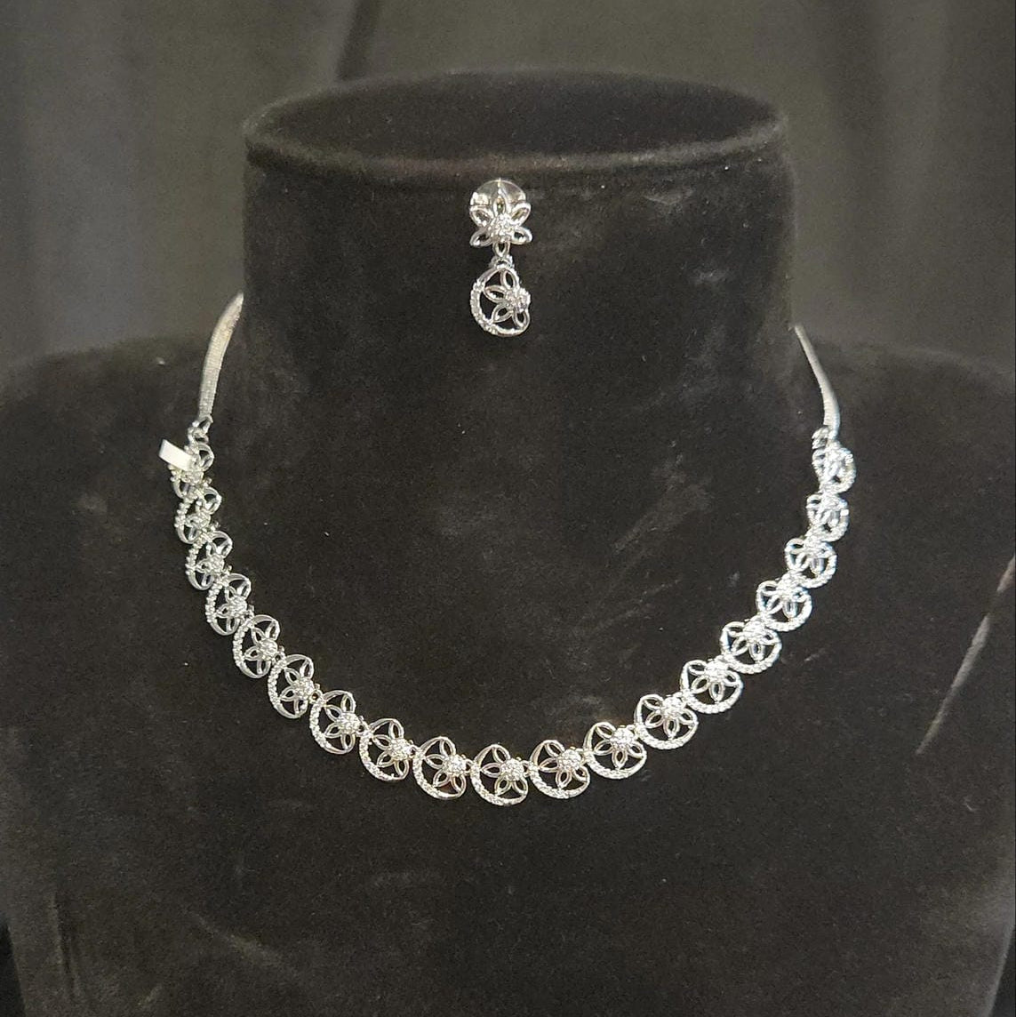 Rhodium Floral Design Necklace Set