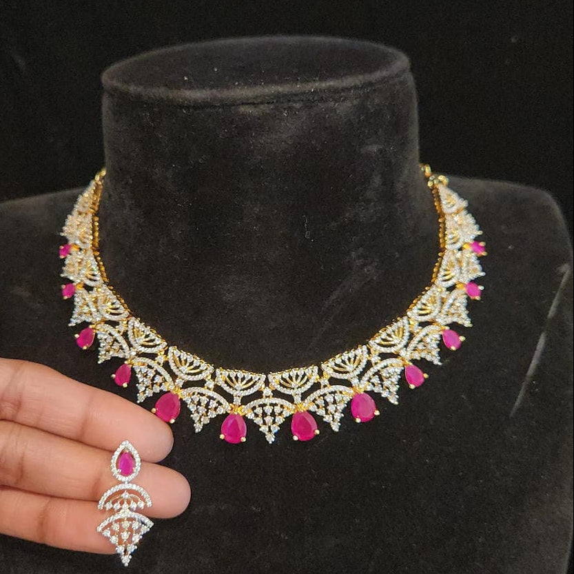 Sparkling Diamond Finish Necklace Set