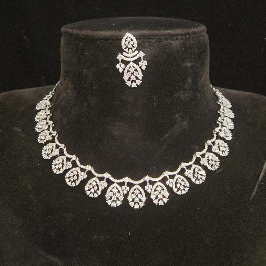 Sparkling Diamond Finish Necklace Set