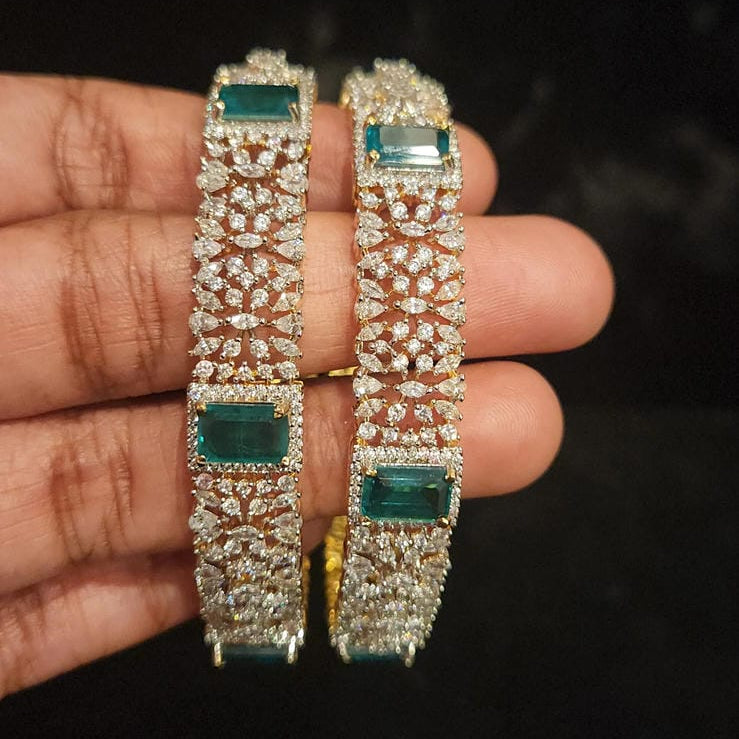 Lavish Diamond Finish Classic Emerald Bangles
