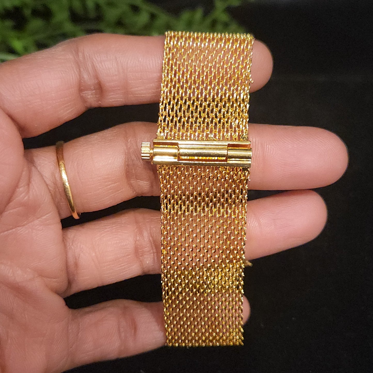 Navaratan Mesh Chain Bracelet