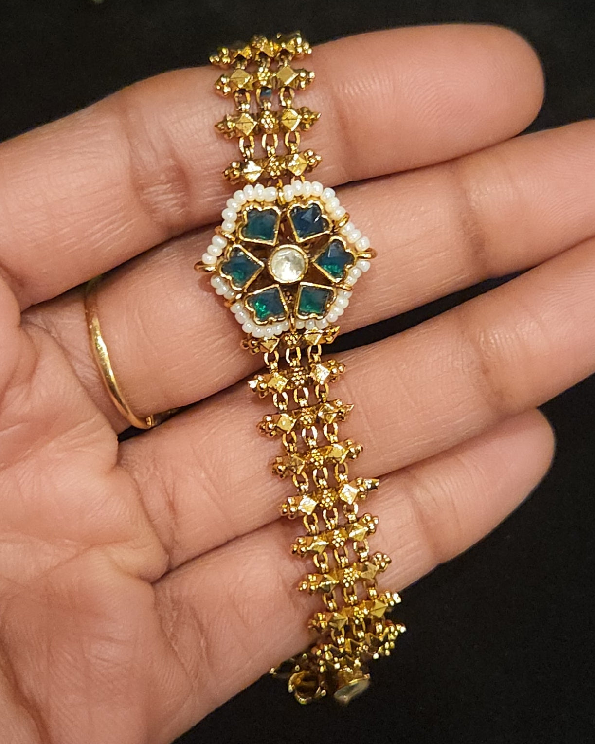 Pachi Kundan Floral Bracelet