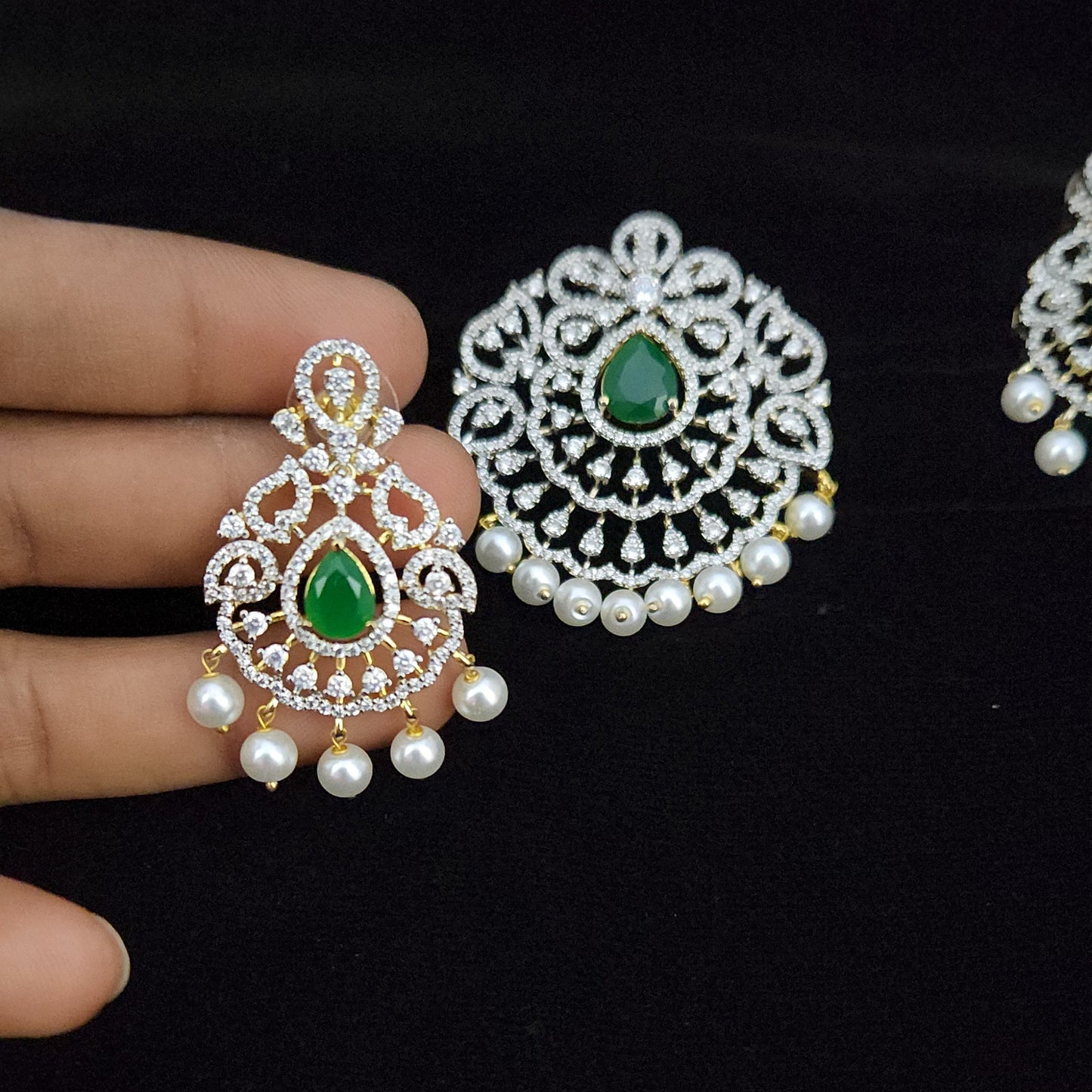 Graceful Floral Design Pendant Set