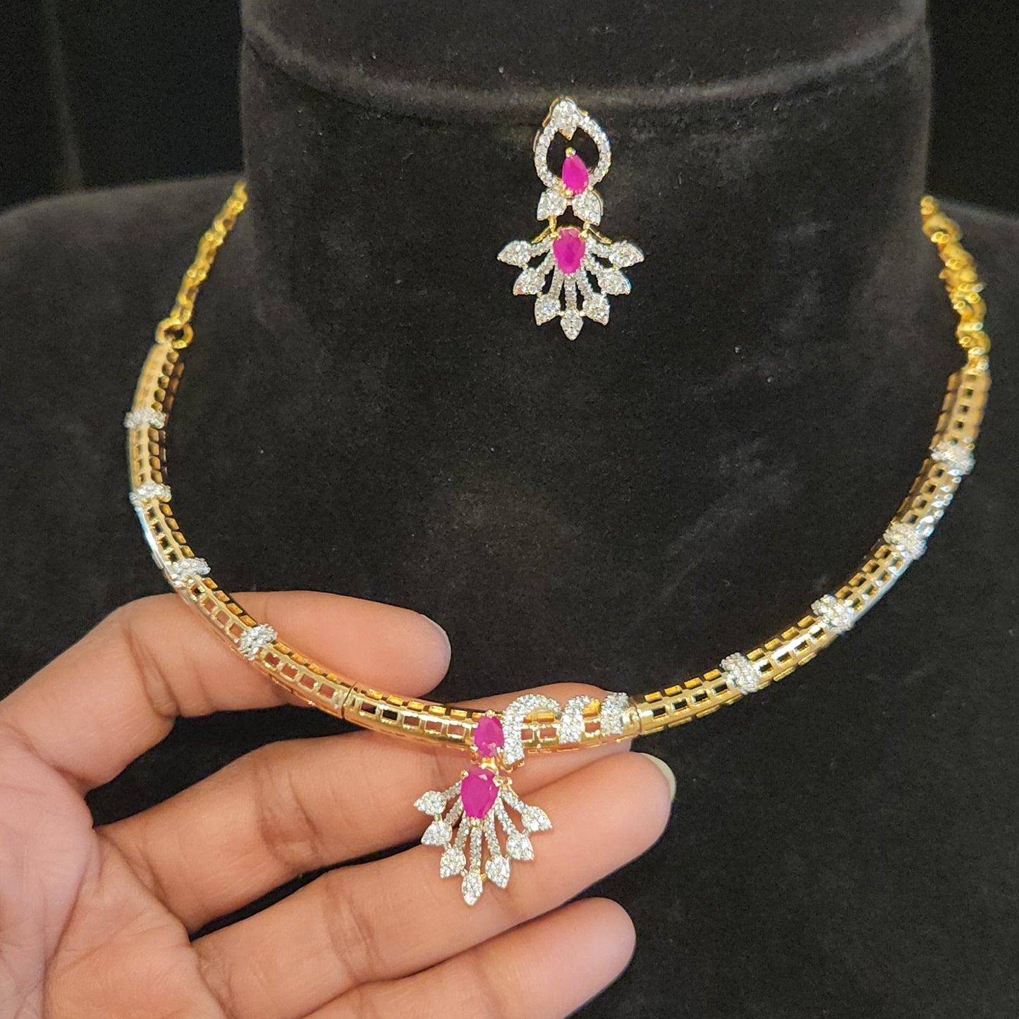 Leaf Motif Gold Finish Kante Set