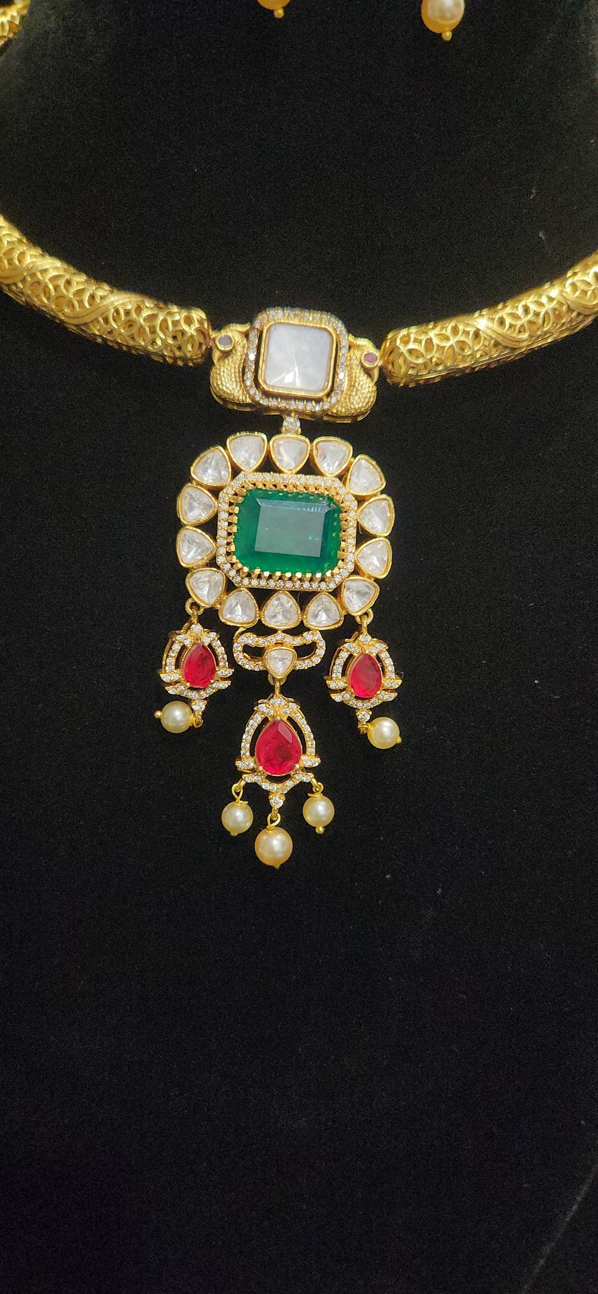 Gold Finish Moissanite Kante Set