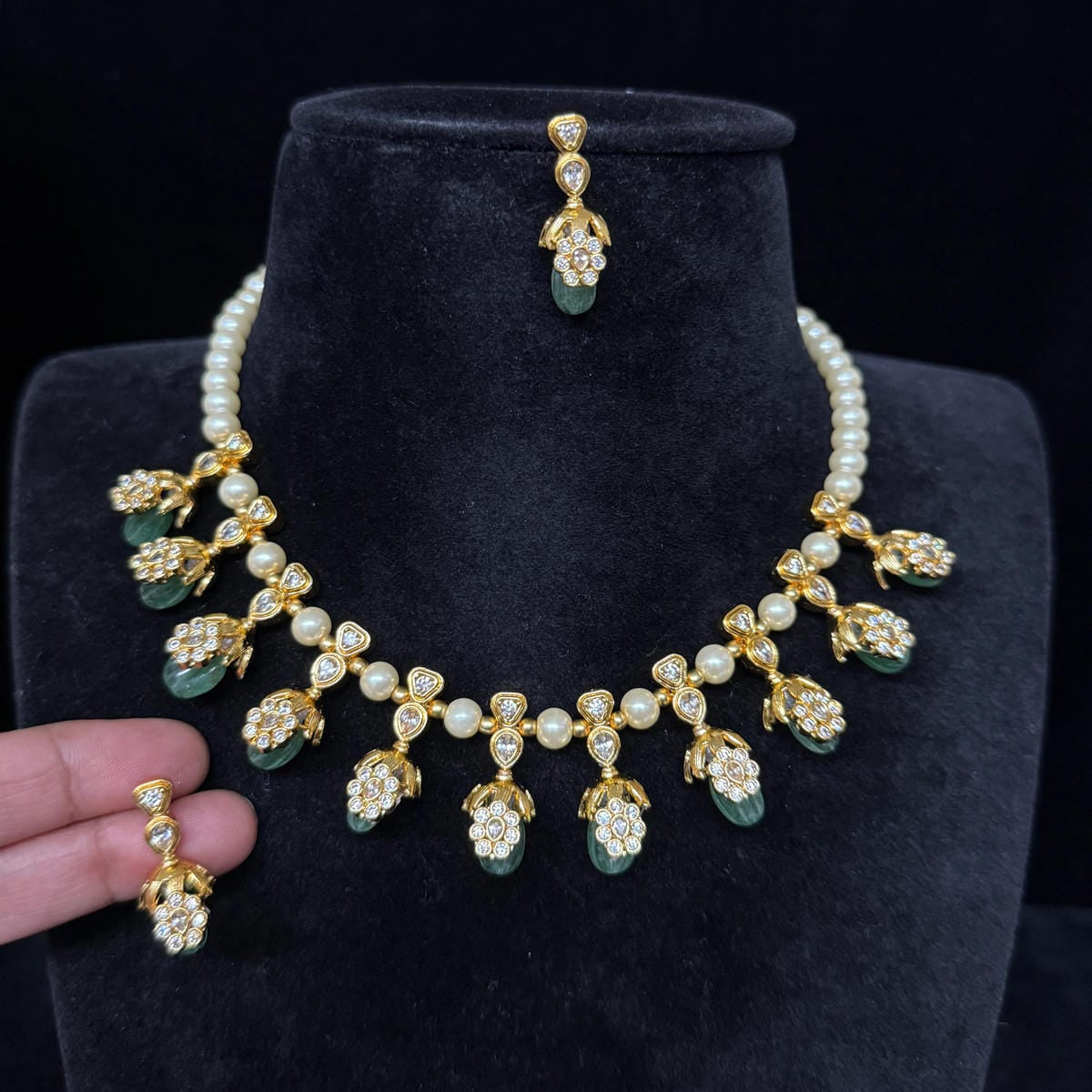 Floral & Pearls Necklace Set