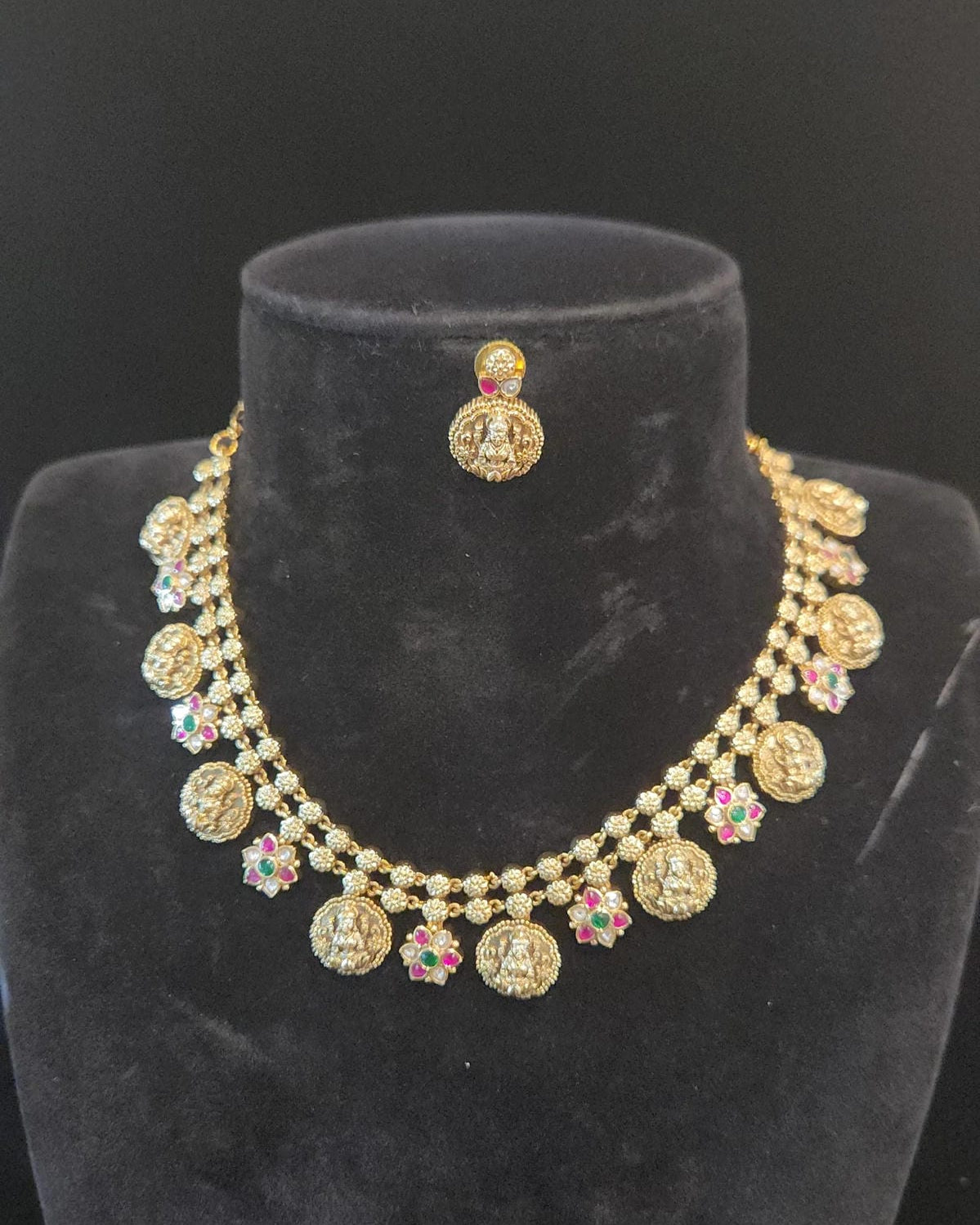 Lakshmi Bottu Necklace Set with Kundan Flowers