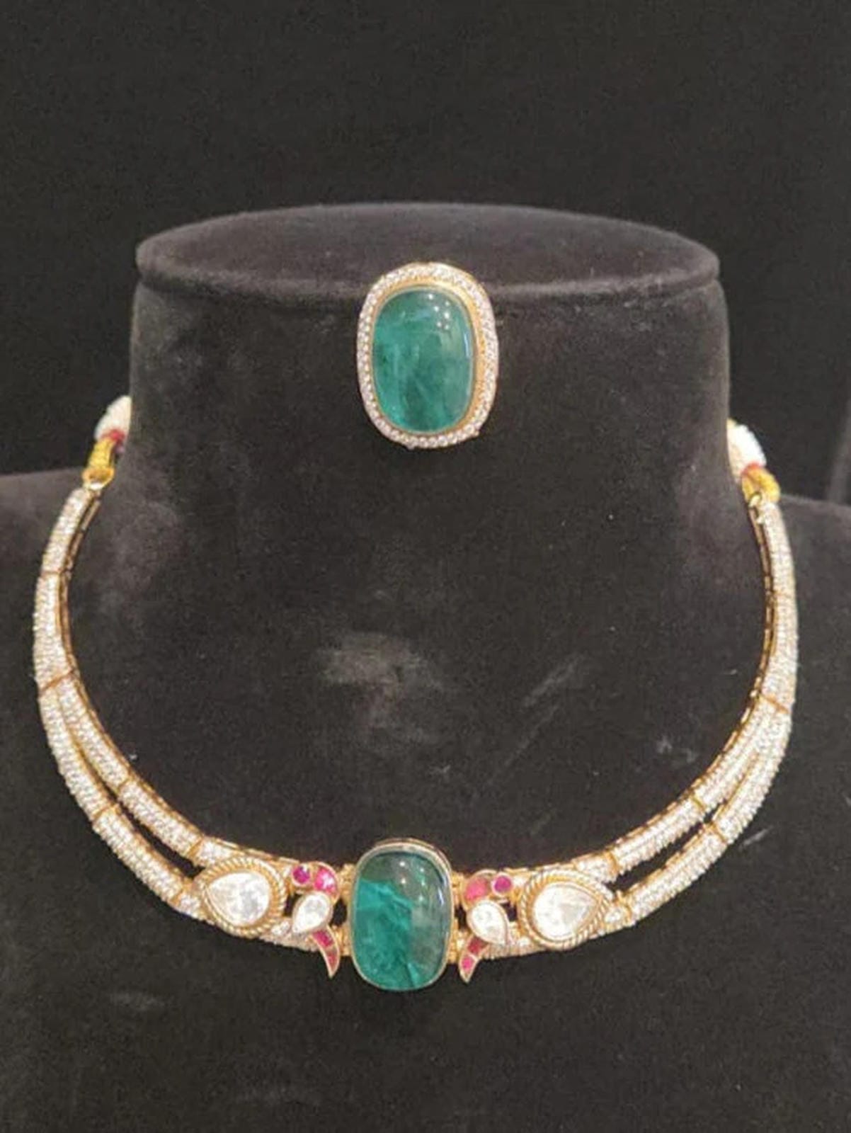 Victorian Emerald & Moissanite Kante