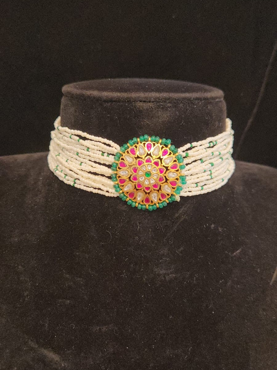 Pachi kundan choker with sugar beads