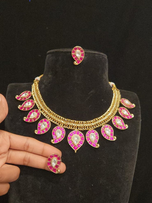 Jalebi kundan neck set with mango design