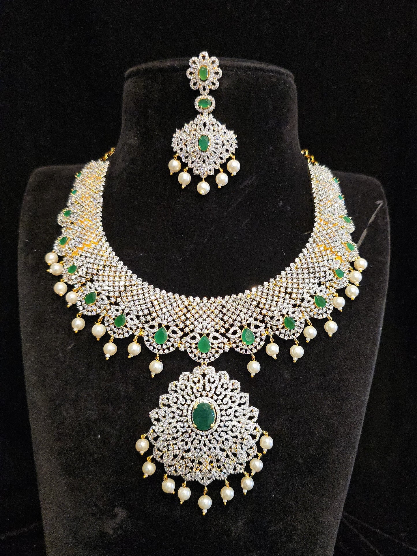 Diamond finish cz neck set with emeralds
