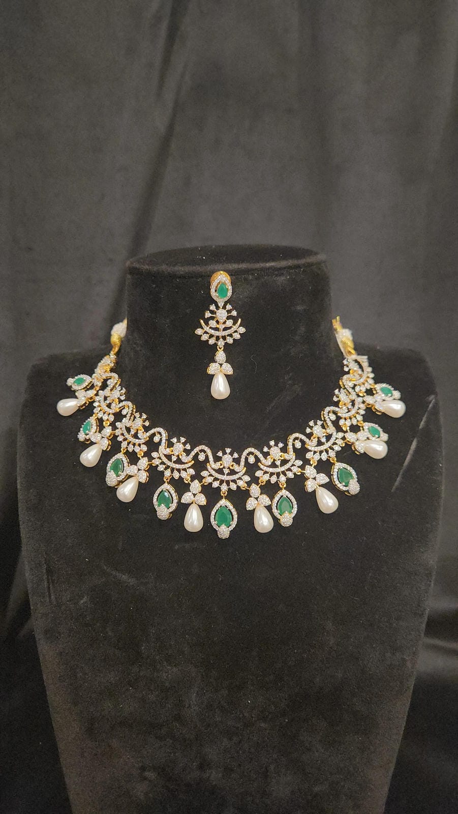 Diamond Finish Floral, Emeralds Necklace Set