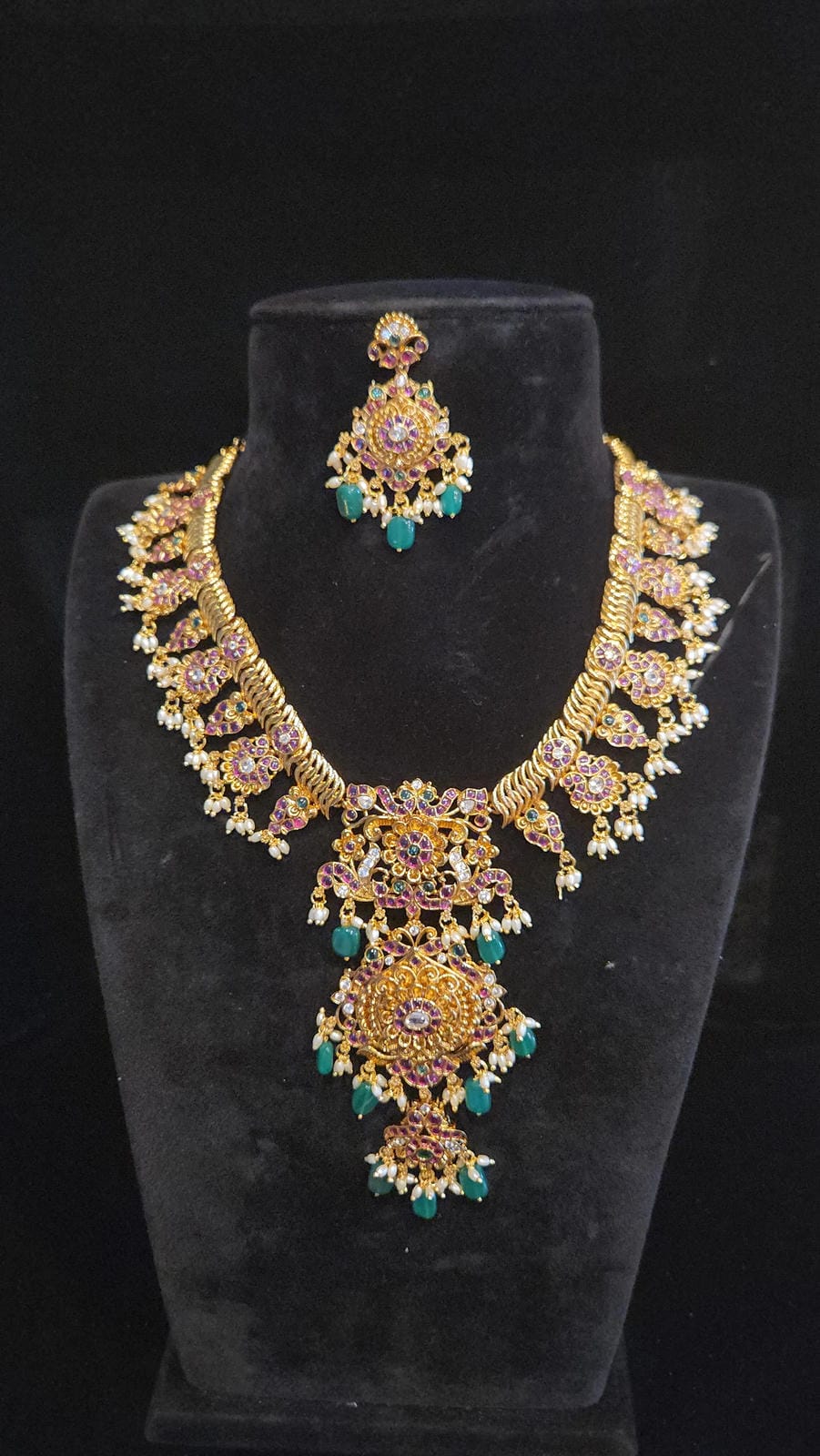 Versatile Matt Finish Jilebi Neckset