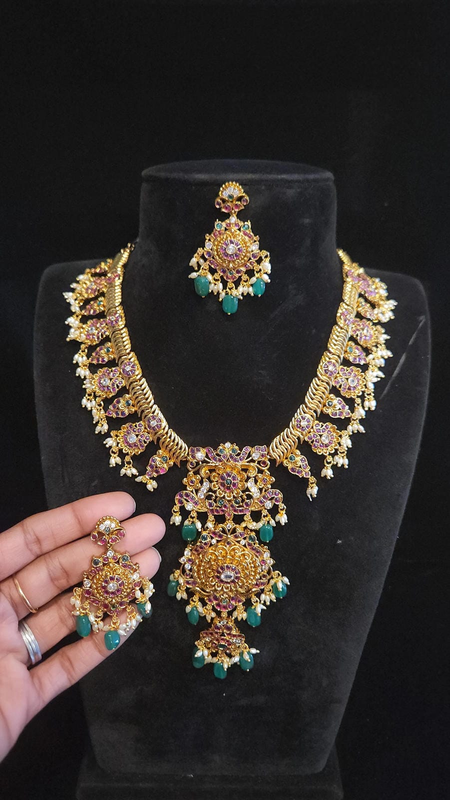 Versatile Matt Finish Jilebi Neckset