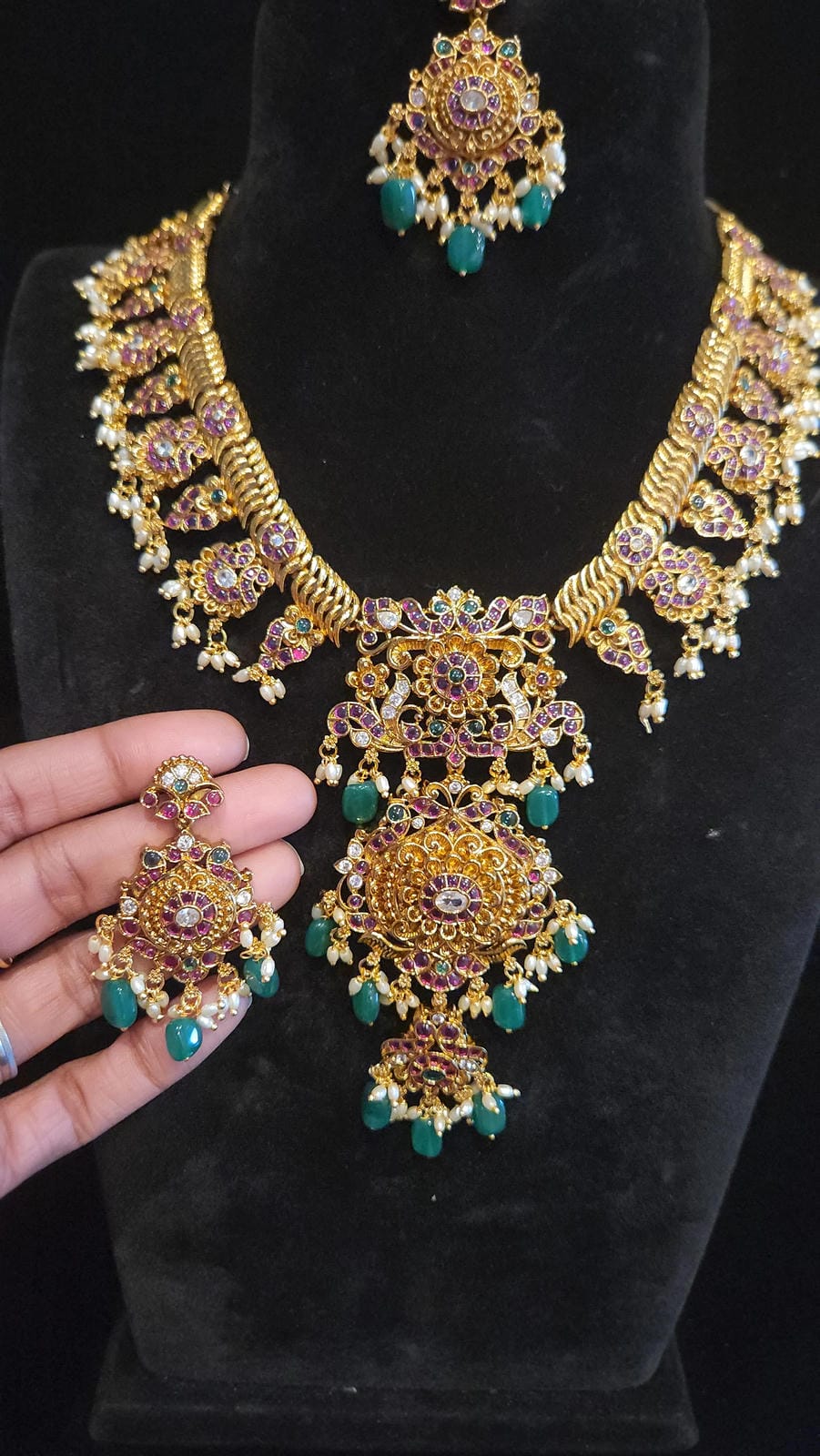 Versatile Matt Finish Jilebi Neckset