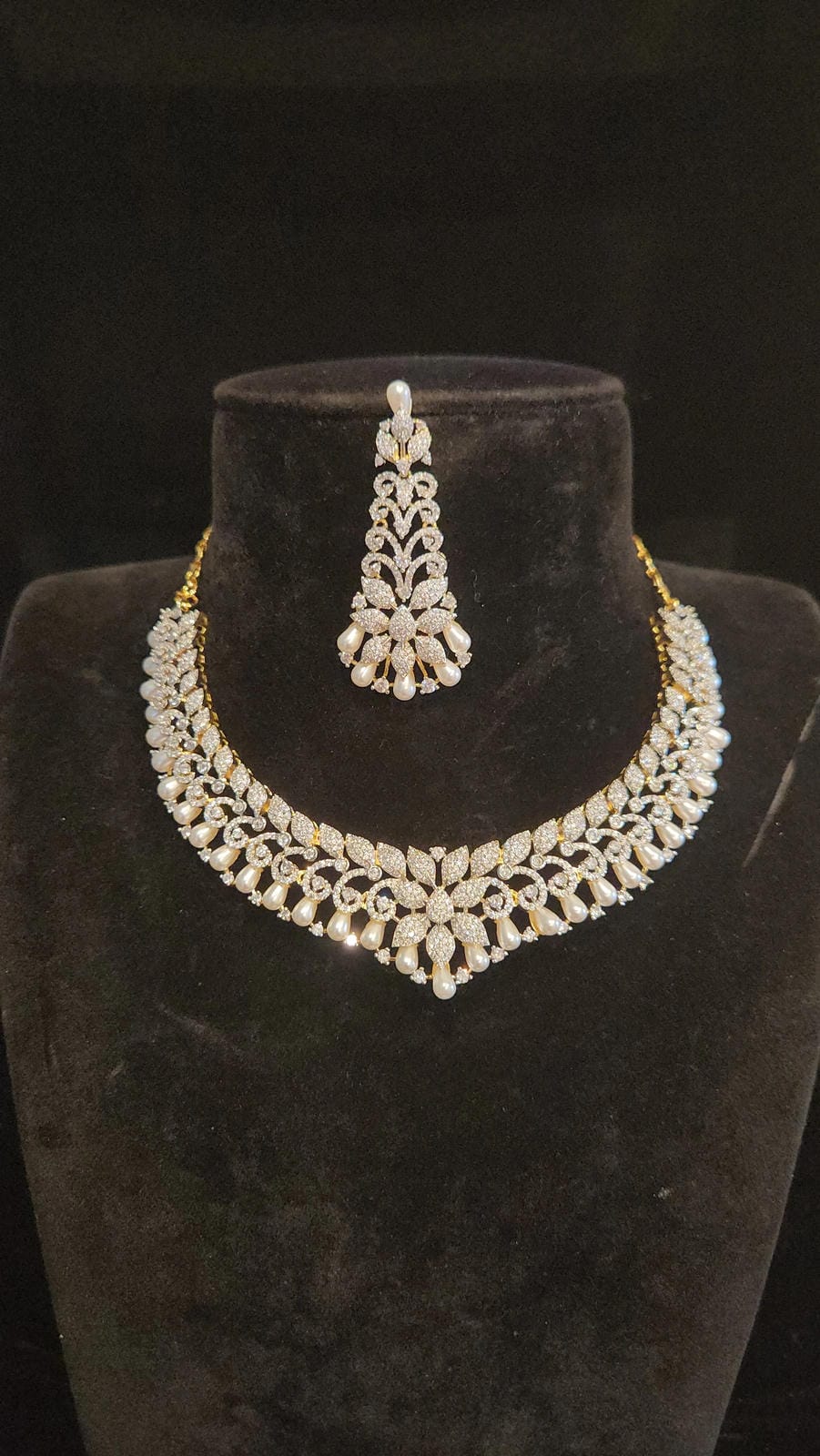 Luxury Diamond Finish Necklace Set