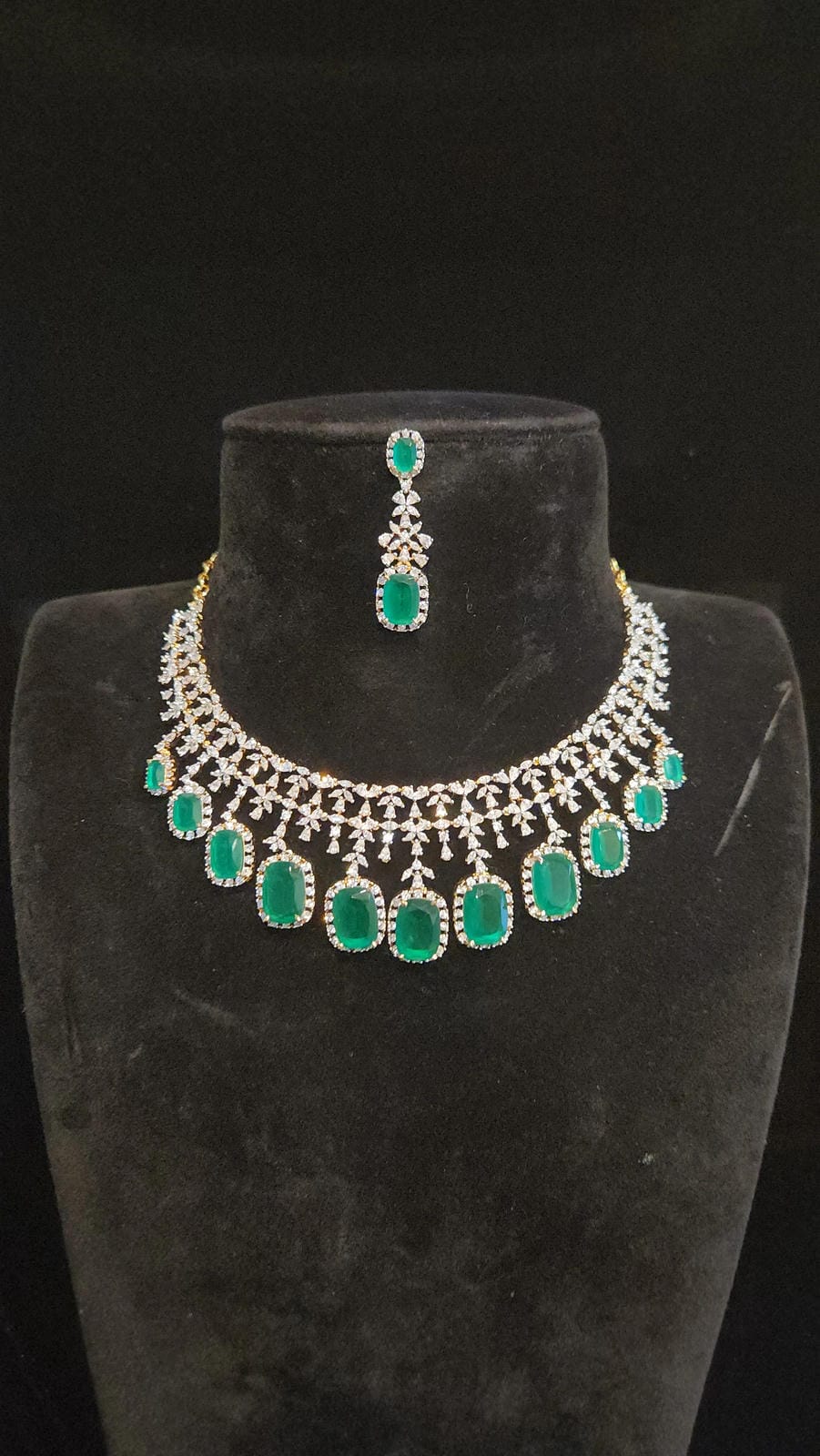 Luxury Diamond Finish Rectangle Emerald Necklace Set