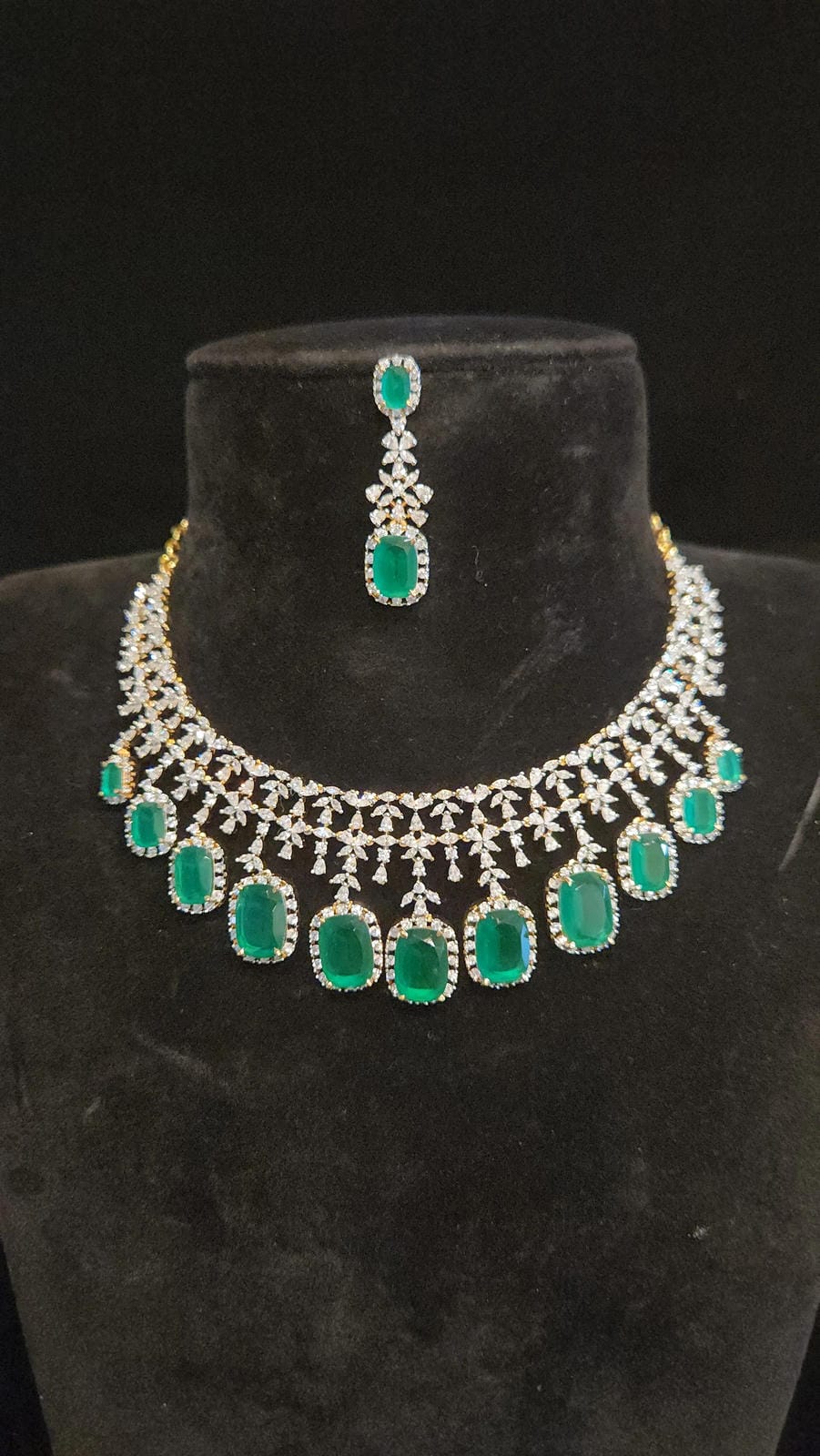 Luxury Diamond Finish Rectangle Emerald Necklace Set