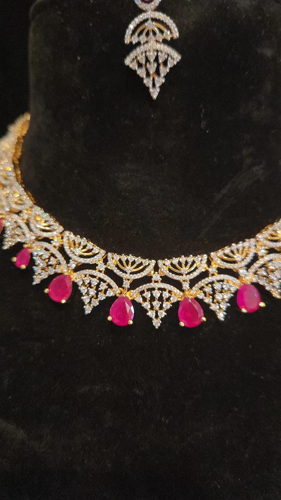 Sparkling Diamond Finish Necklace Set