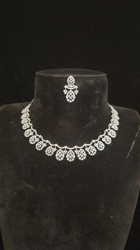 Sparkling Diamond Finish Necklace Set