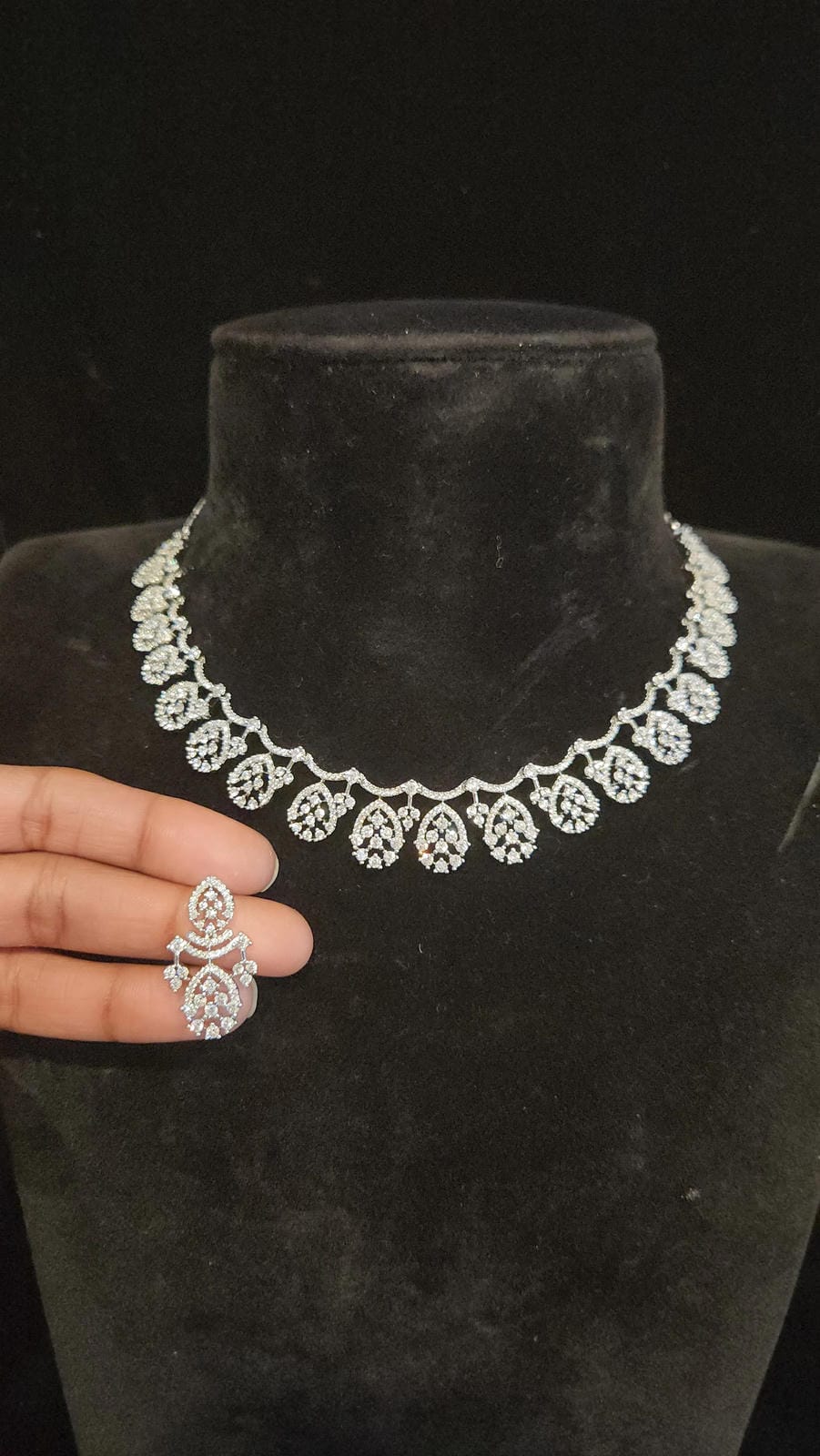 Sparkling Diamond Finish Necklace Set