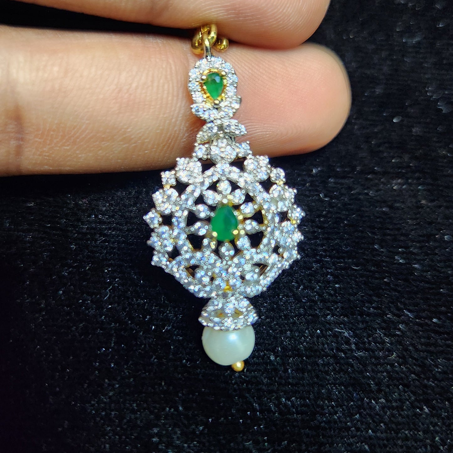 Elegant Emerald Pearl Maang Tikka