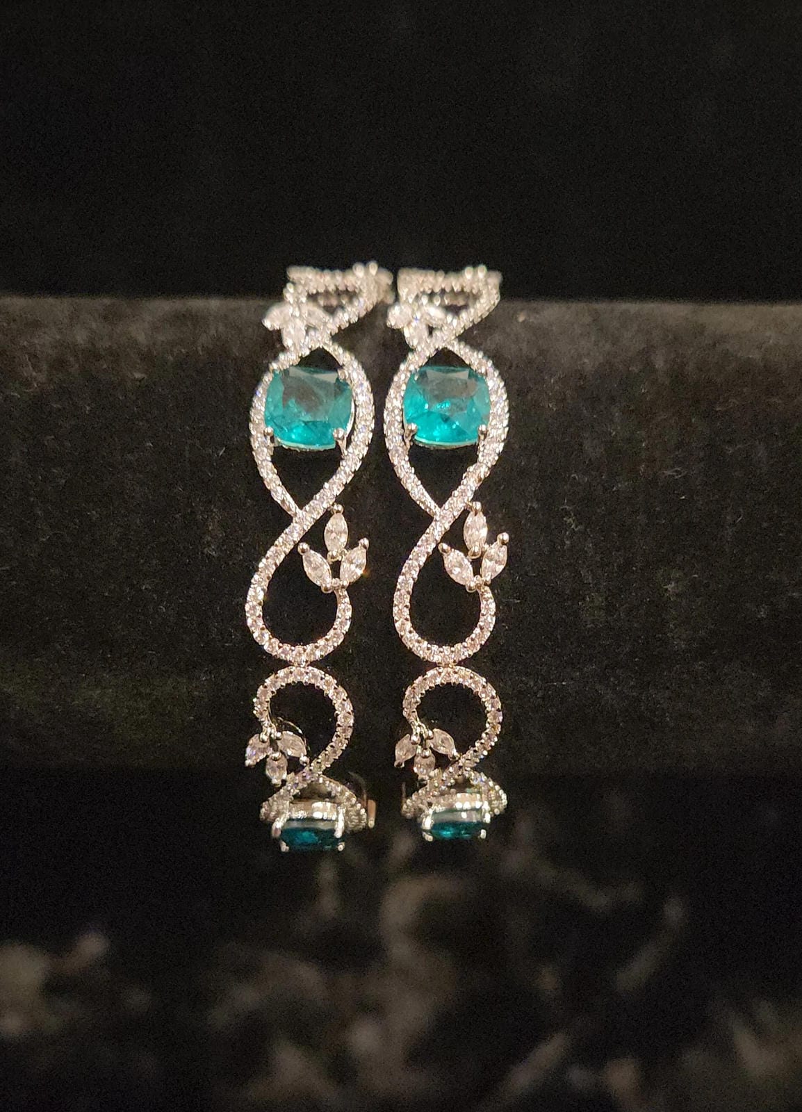 Stylish Emerald Stone Curvy Design Bangles