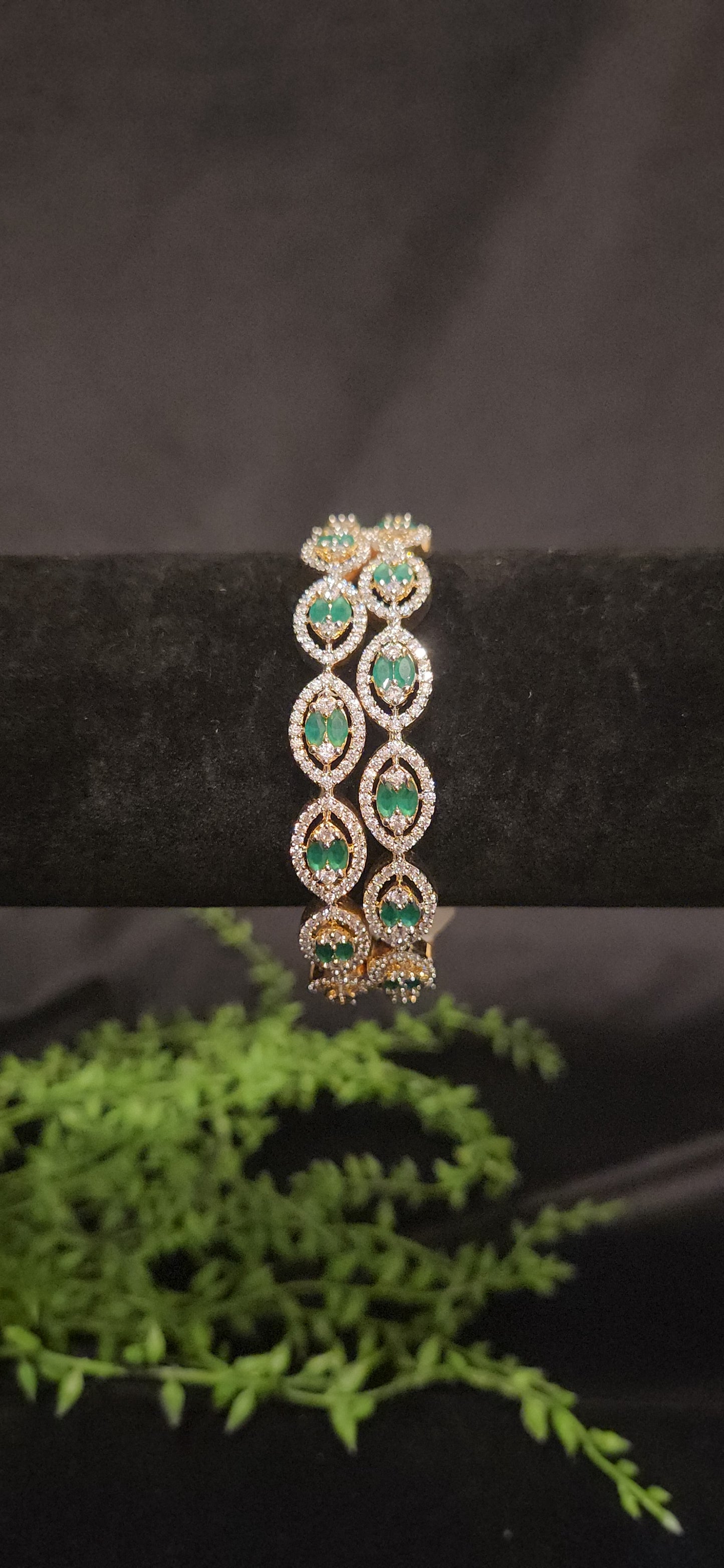 Diamond Finish Oval shape Emerald Bangle