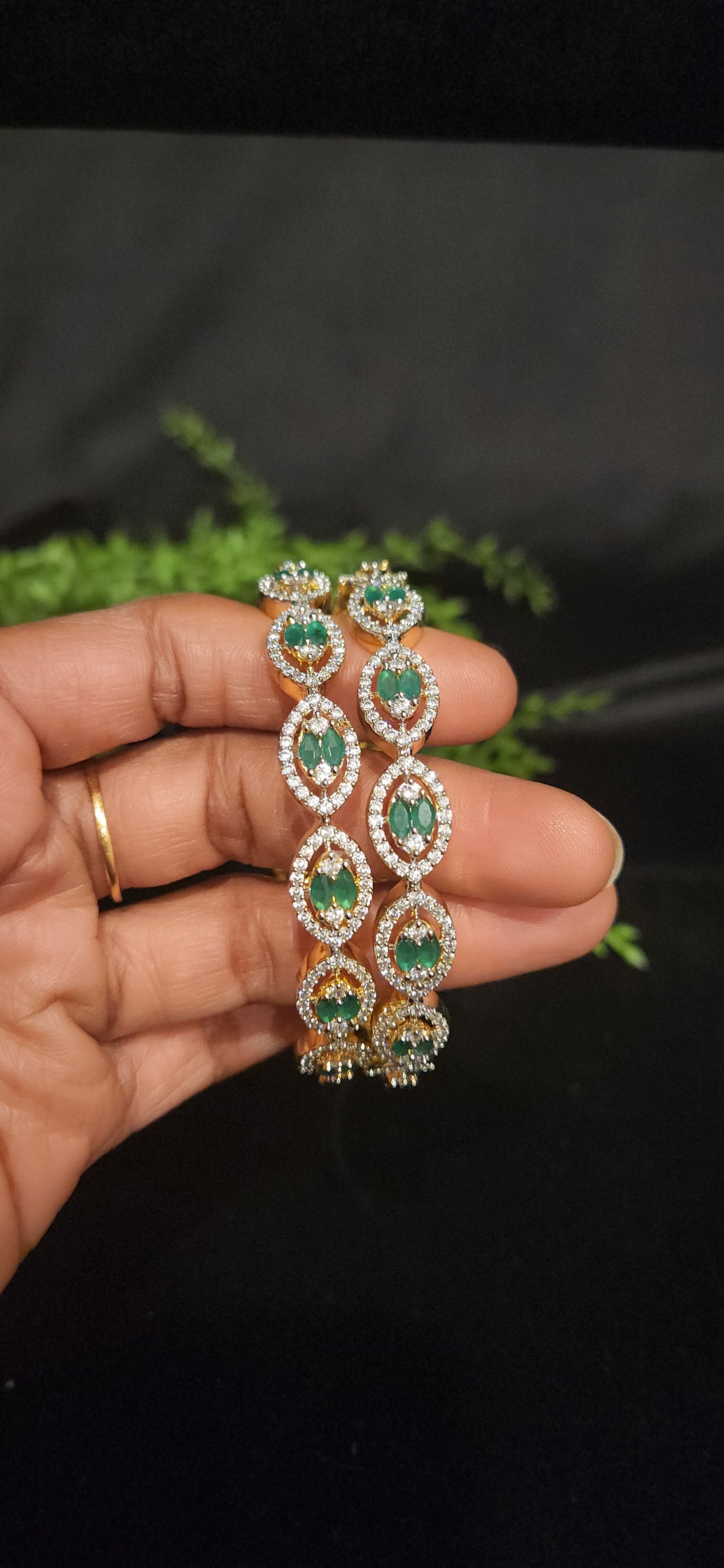 Diamond Finish Oval shape Emerald Bangle
