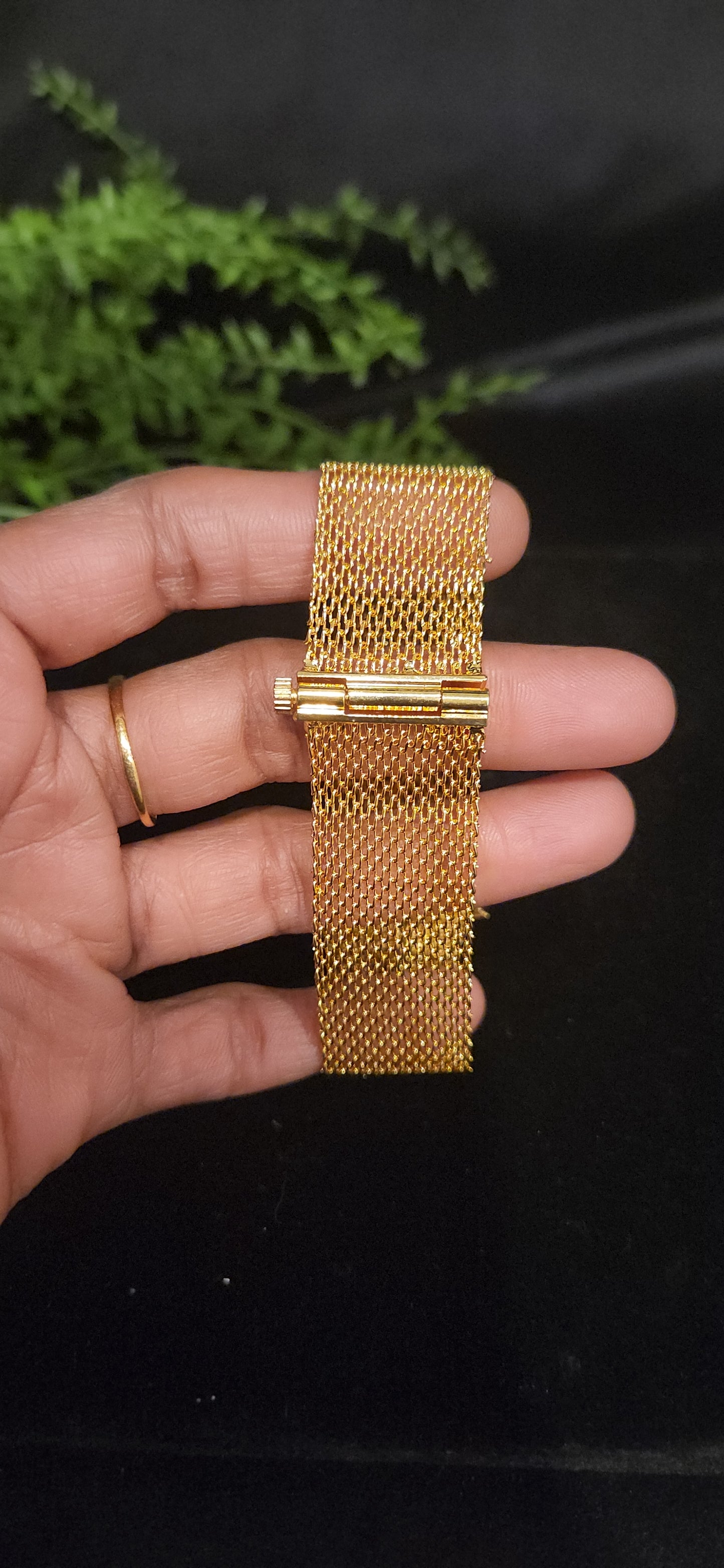 Navaratan Mesh Chain Bracelet