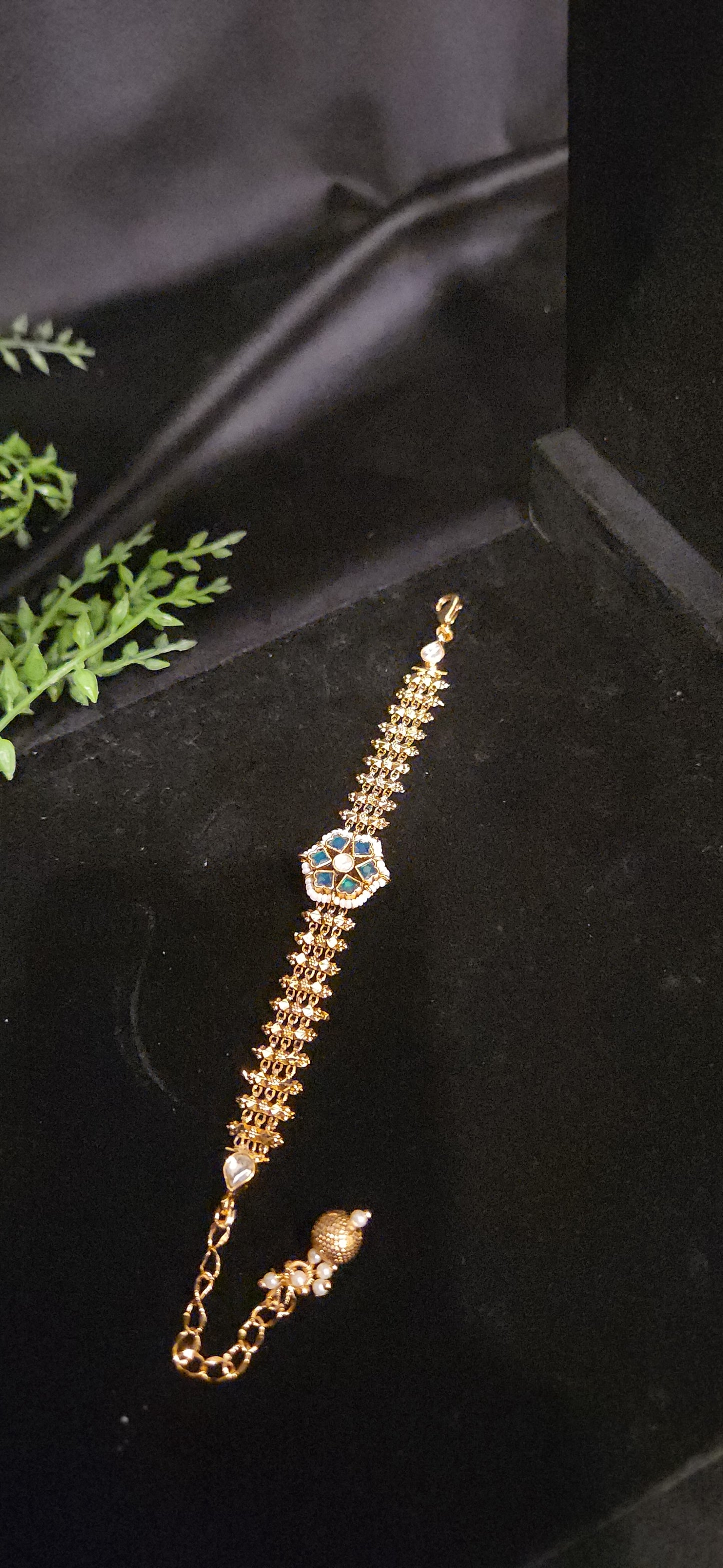 Pachi Kundan Floral Bracelet