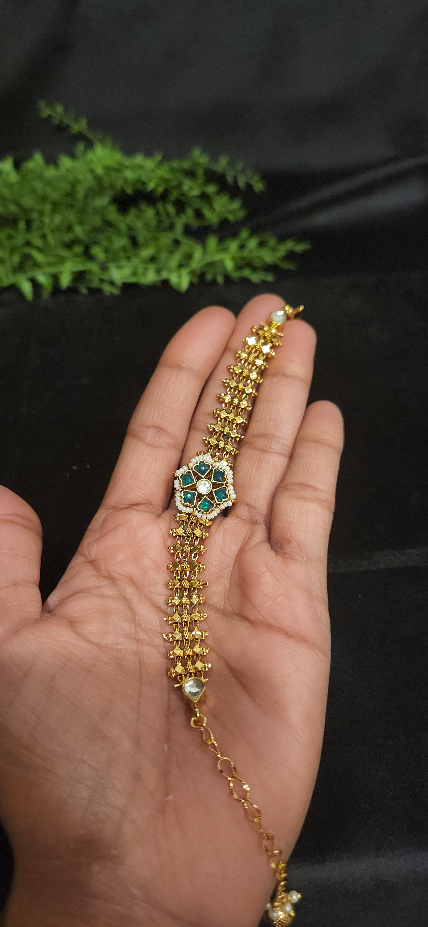 Pachi Kundan Floral Bracelet