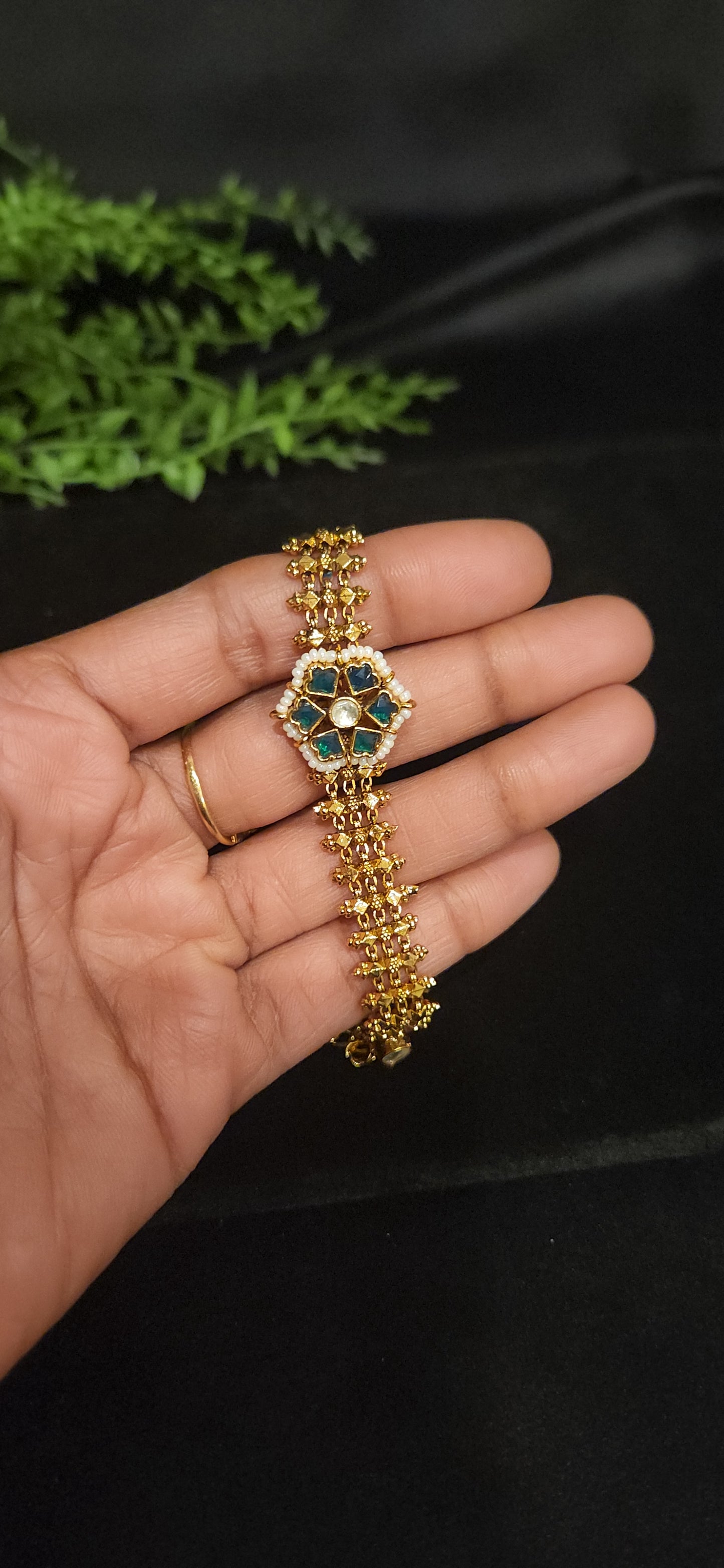 Pachi Kundan Floral Bracelet