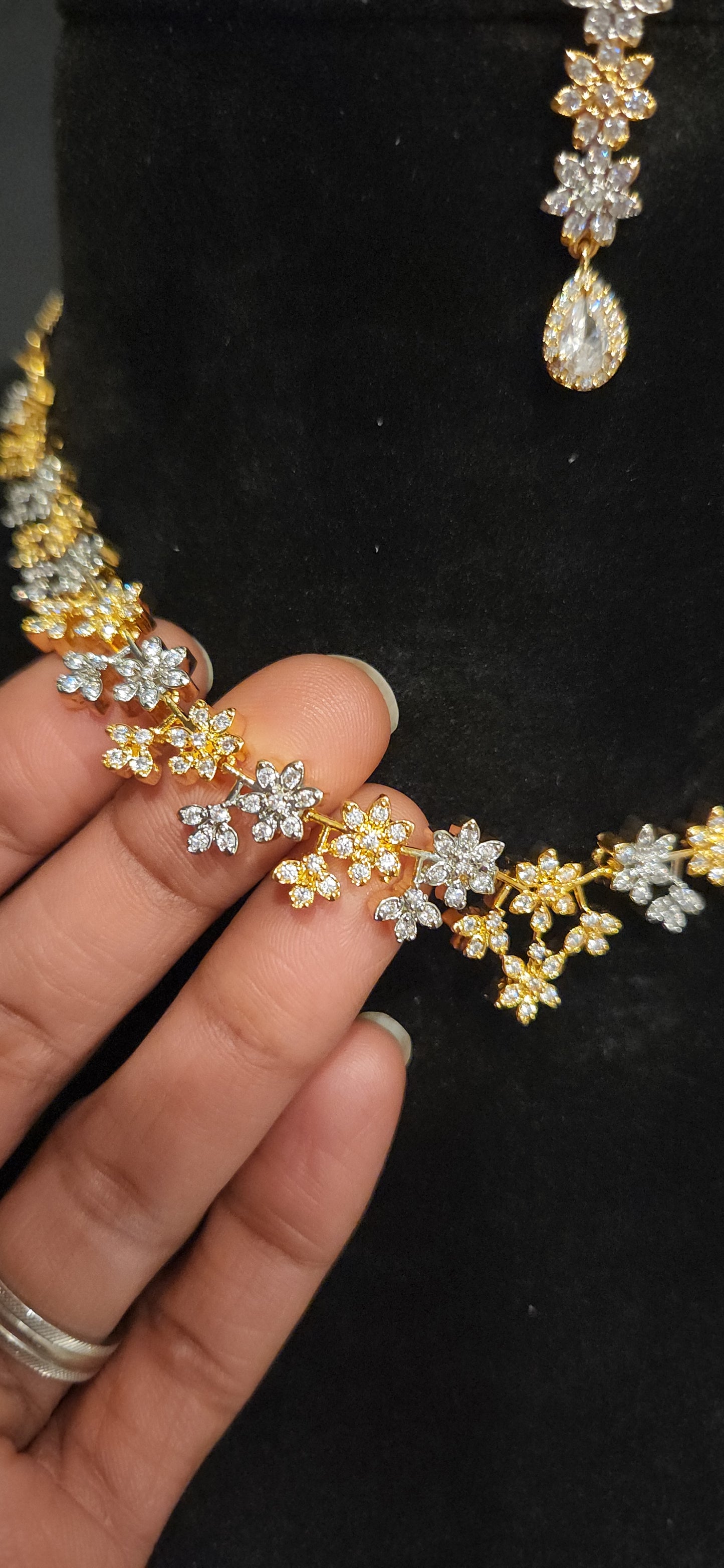 Gold & Diamond Alternating Floral Necklace Set