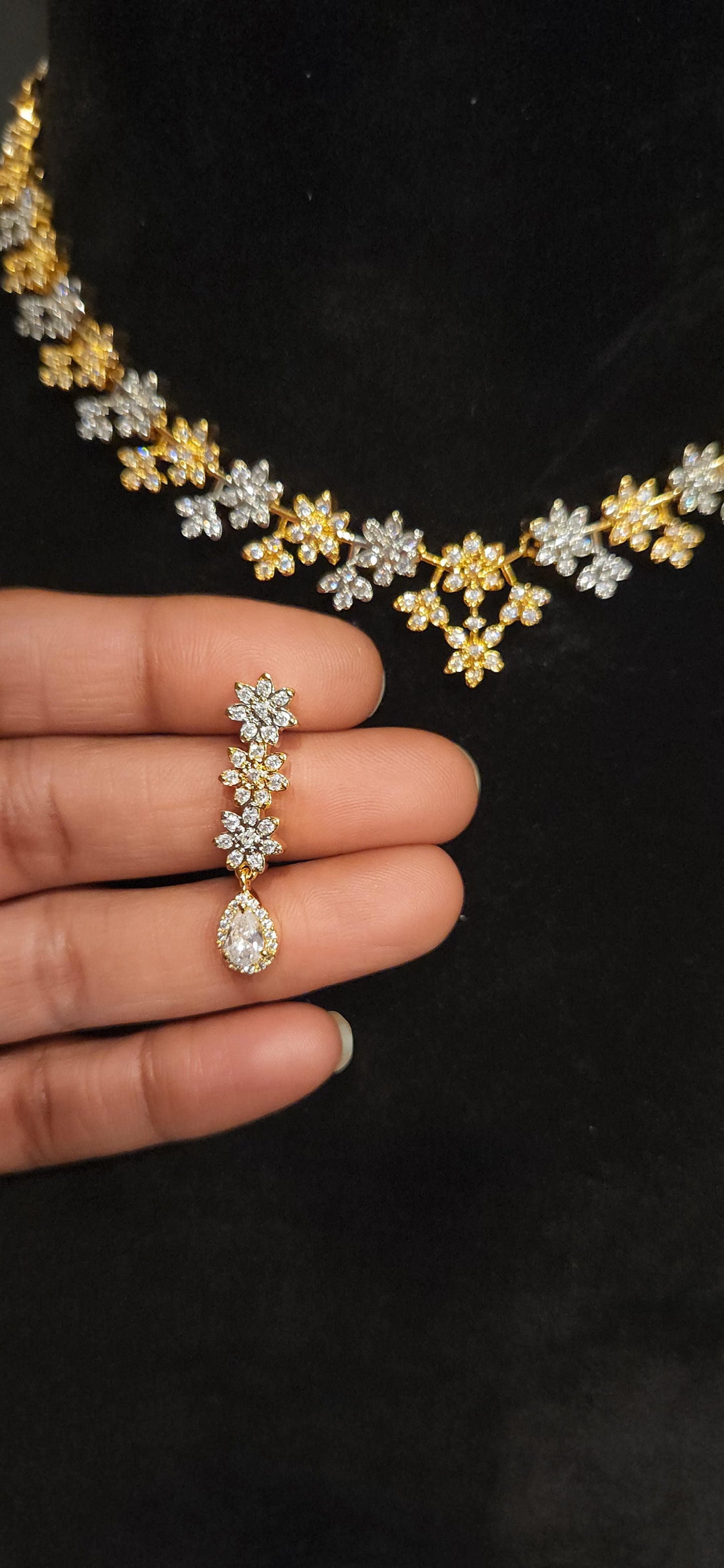 Gold & Diamond Alternating Floral Necklace Set