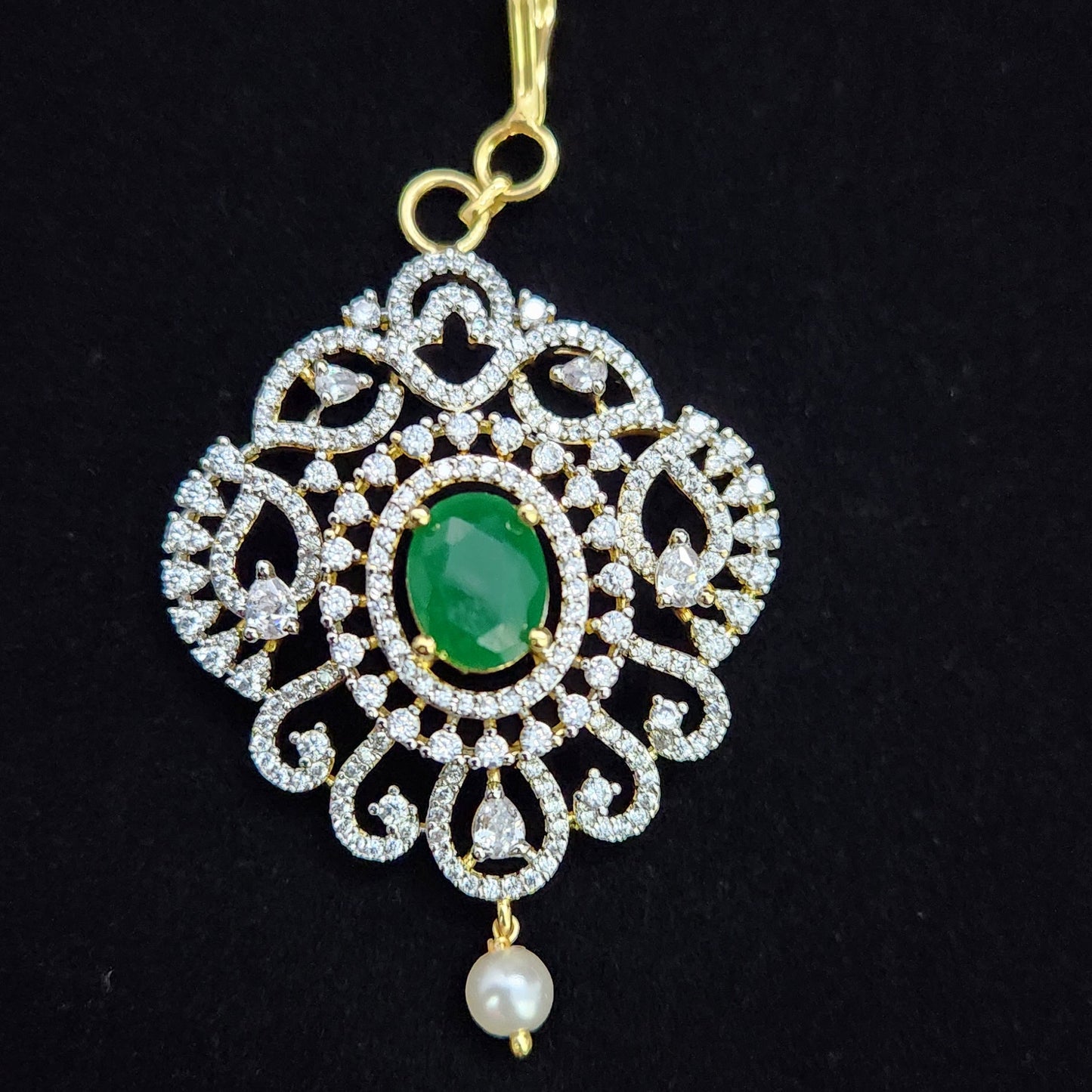 Elegant Leaf Designed Maang Tikka