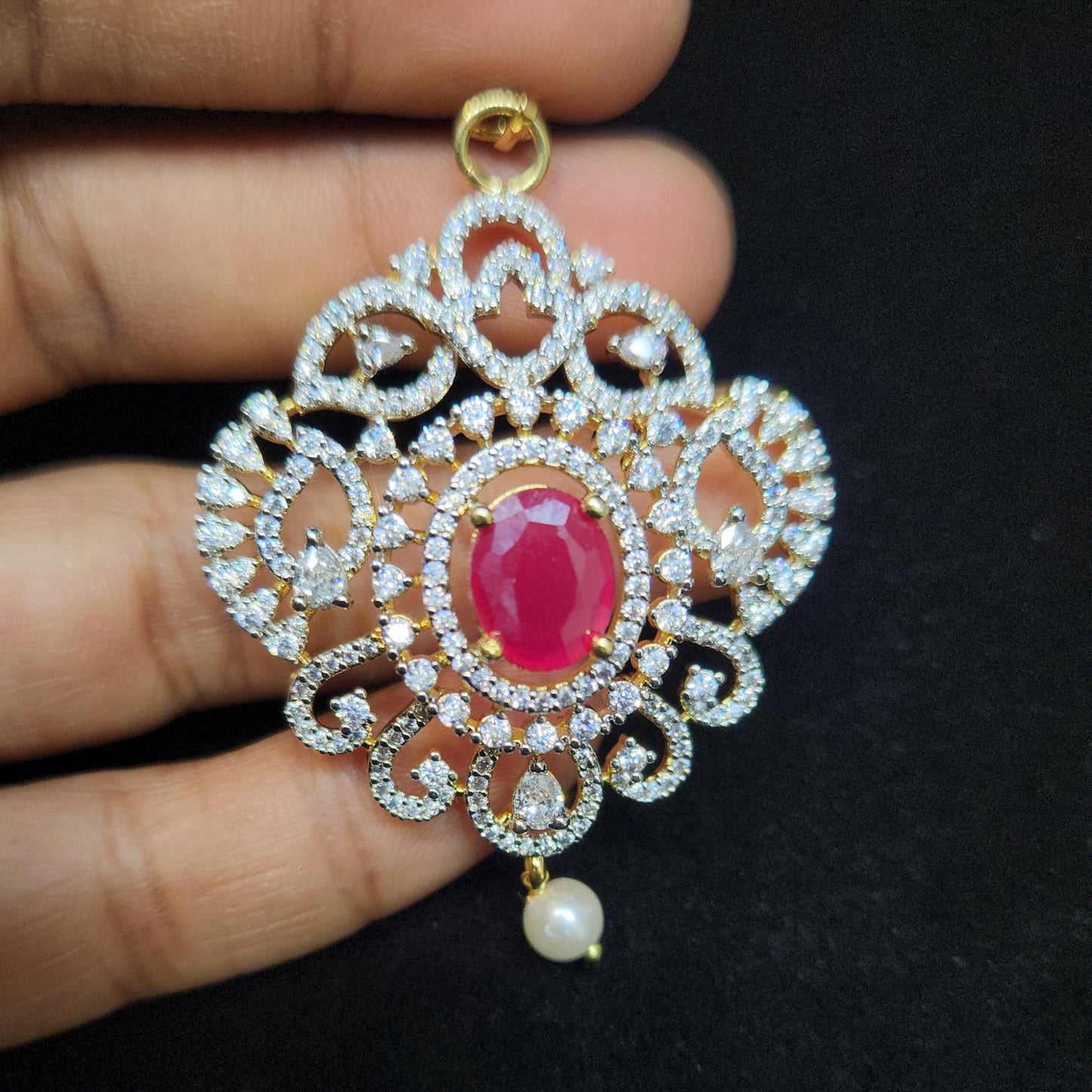 Elegant Leaf Designed Maang Tikka