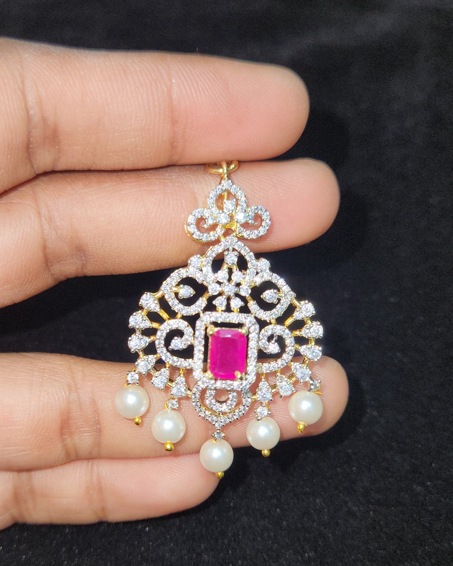 Graceful Floral Emerald & Ruby Maang Tikka