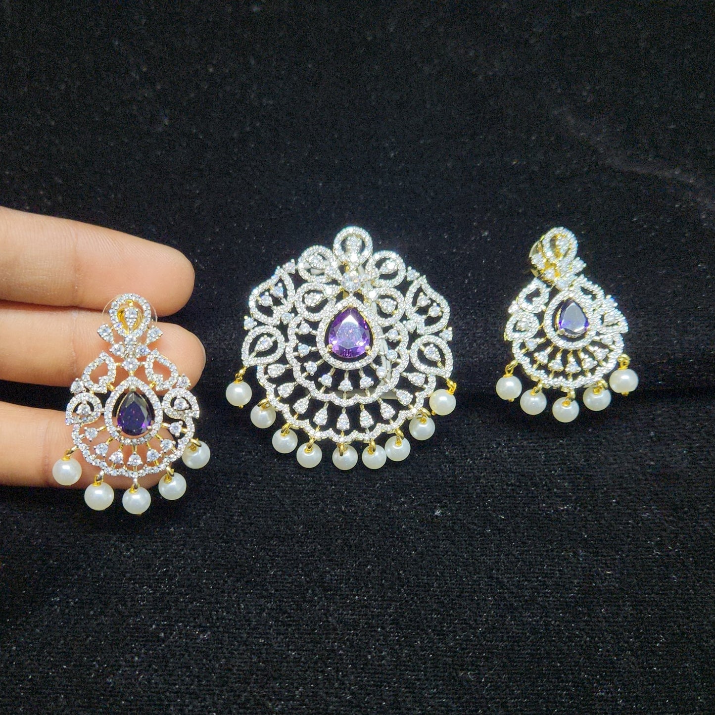 Graceful Floral Design Pendant Set