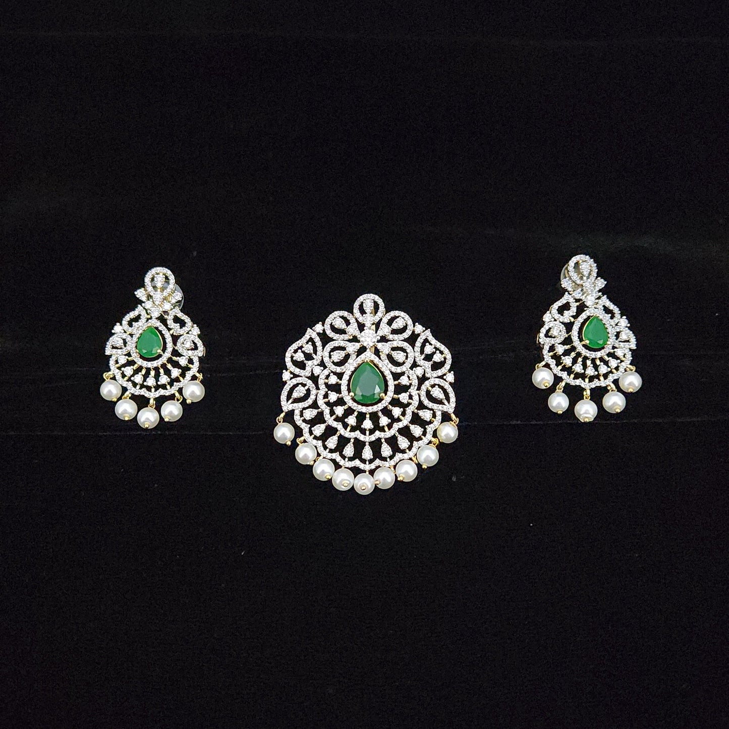 Graceful Floral Design Pendant Set