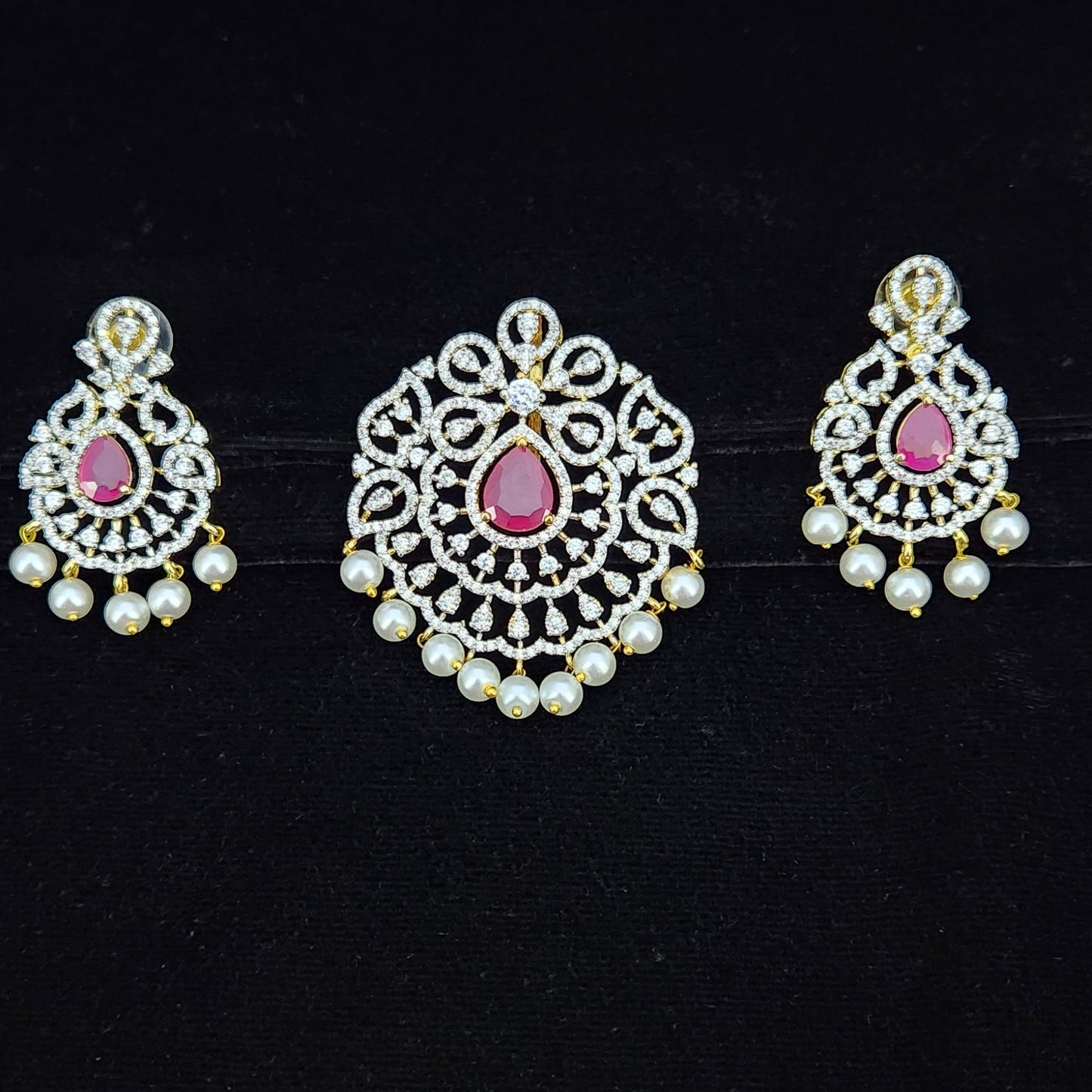 Graceful Floral Design Pendant Set