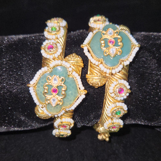 Elegant Light Green Floral Kundan Bangle