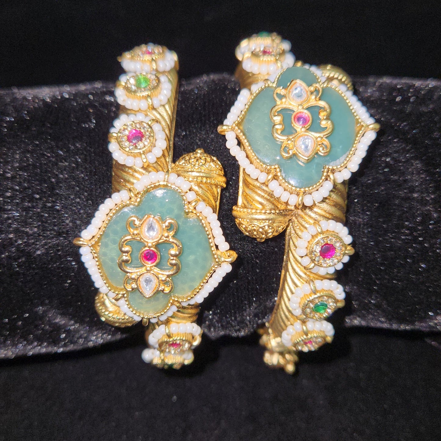 Elegant Light Green Floral Kundan Bangle