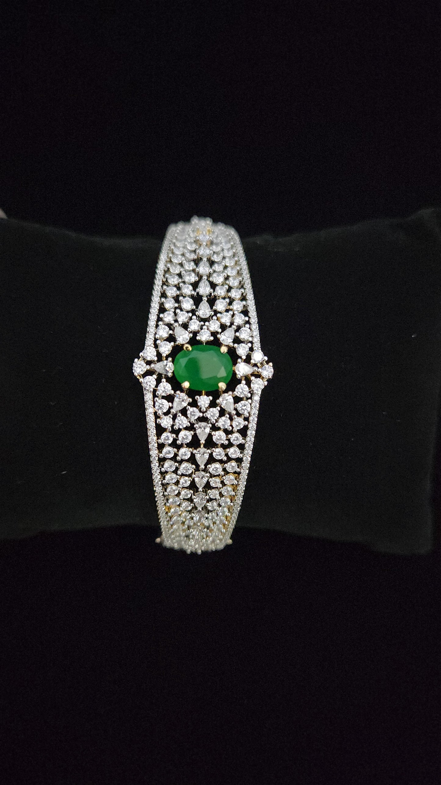 Regal Emerald Diamond Finish Bracelet
