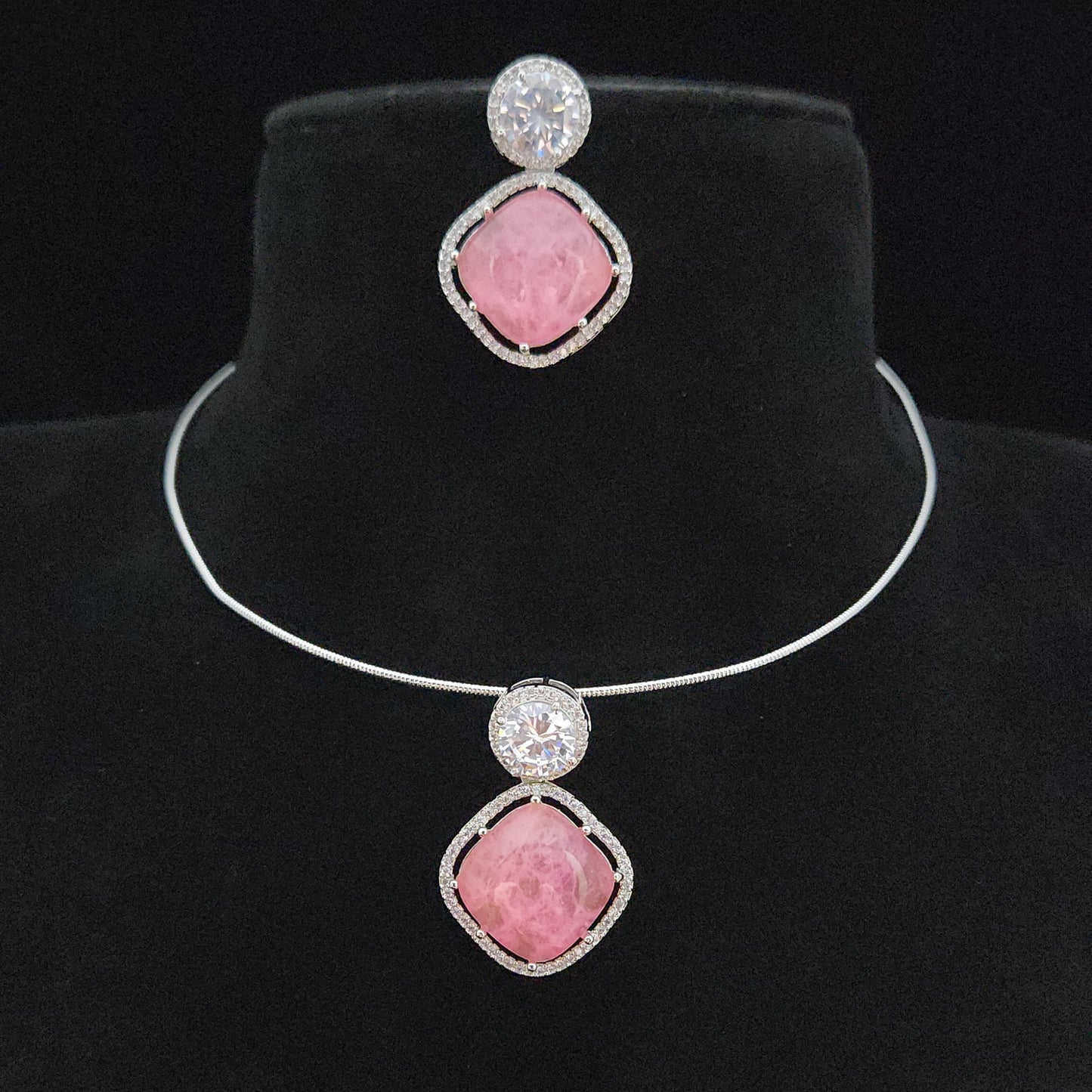 Sleek Invisible Kante Rhombus Pendant Set