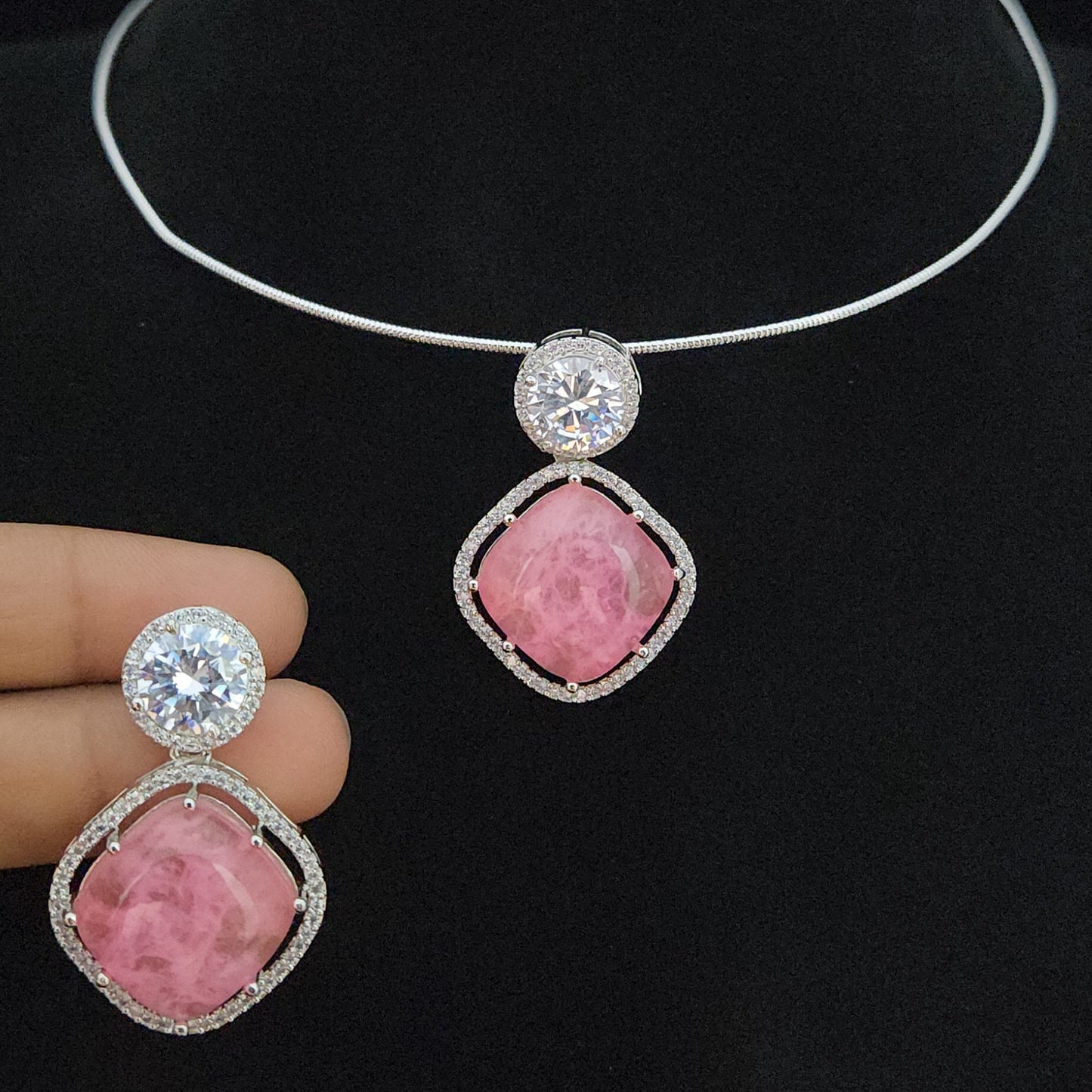 Sleek Invisible Kante Rhombus Pendant Set