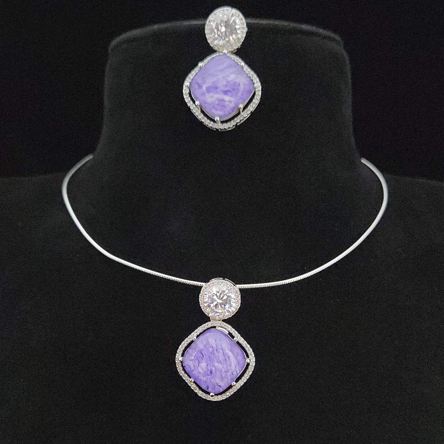 Sleek Invisible Kante Rhombus Pendant Set