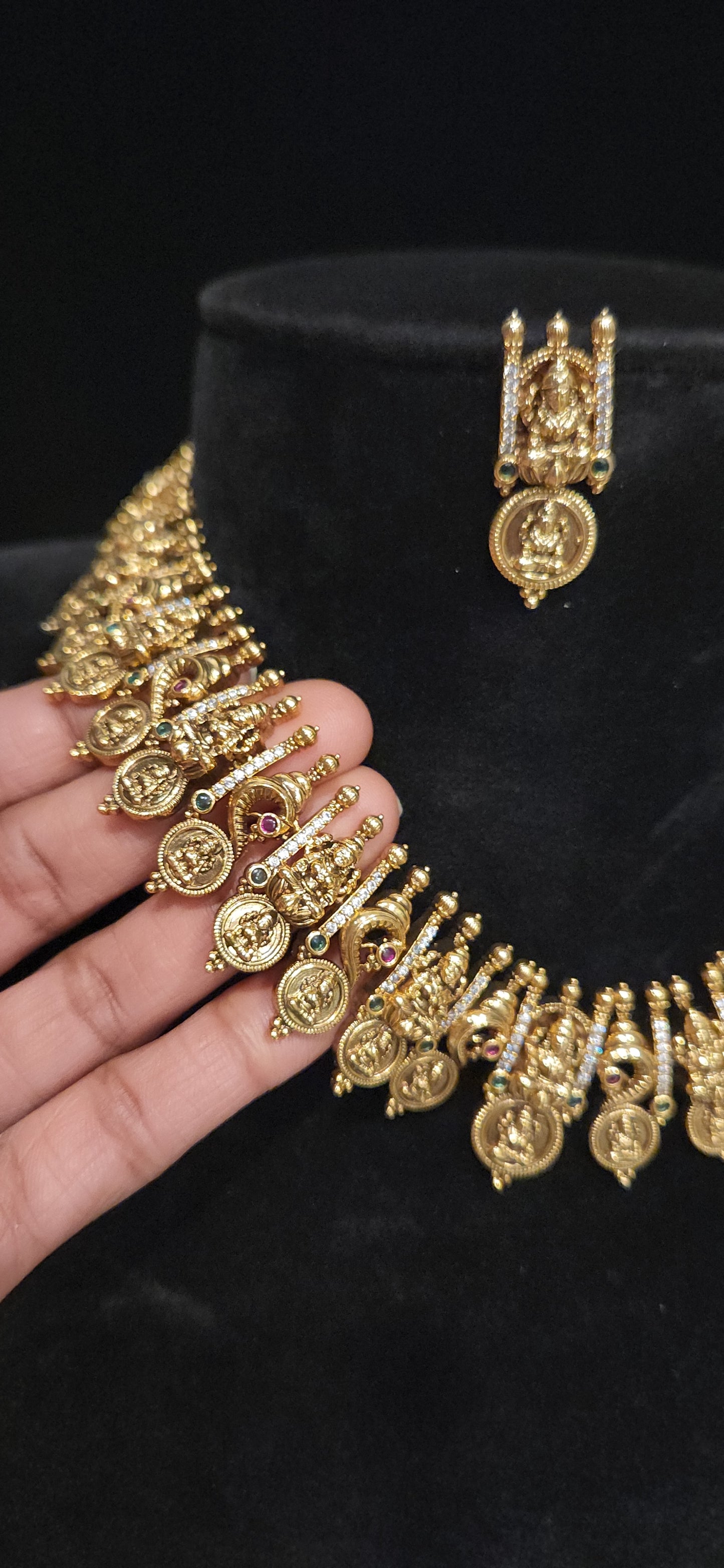 Regal Peacock Bottu Antique Necklace Set