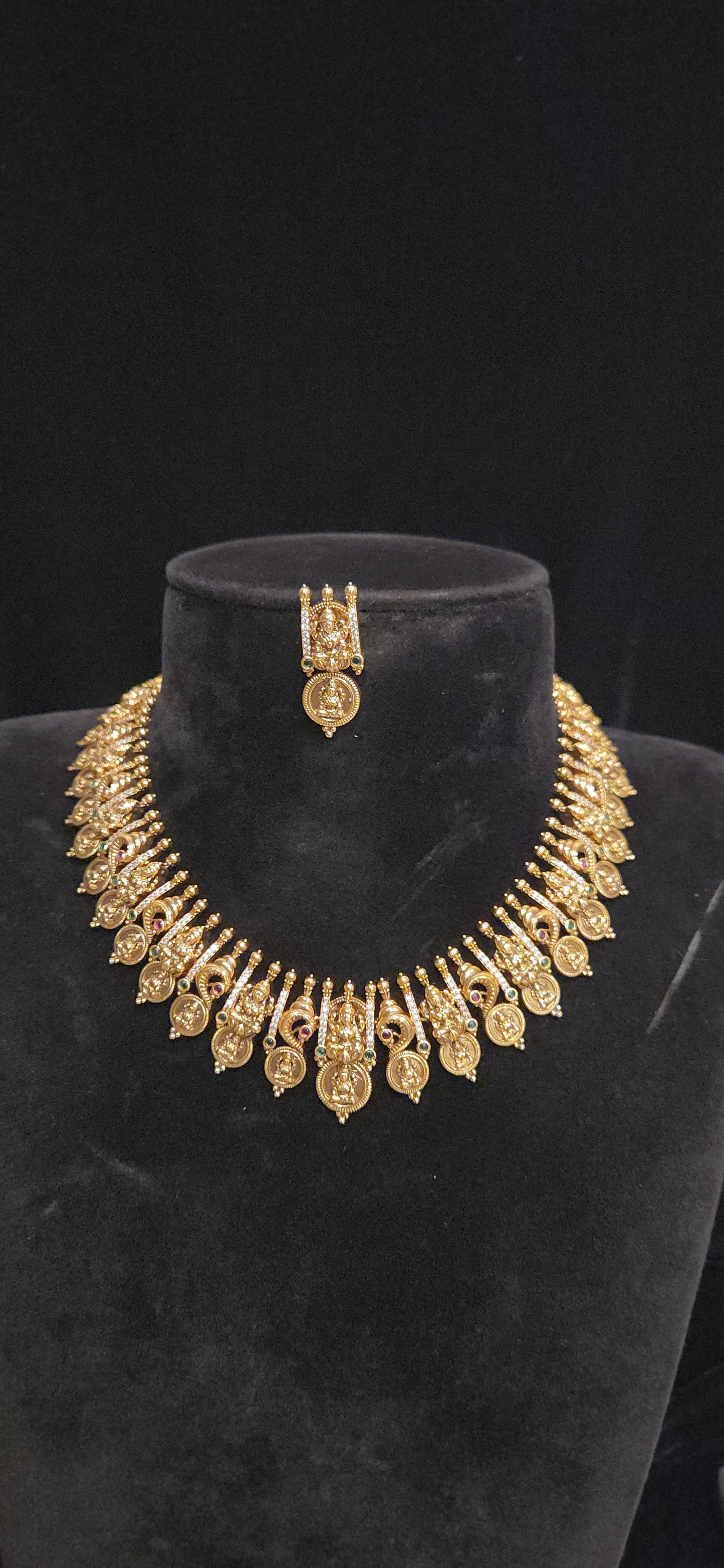Regal Peacock Bottu Antique Necklace Set