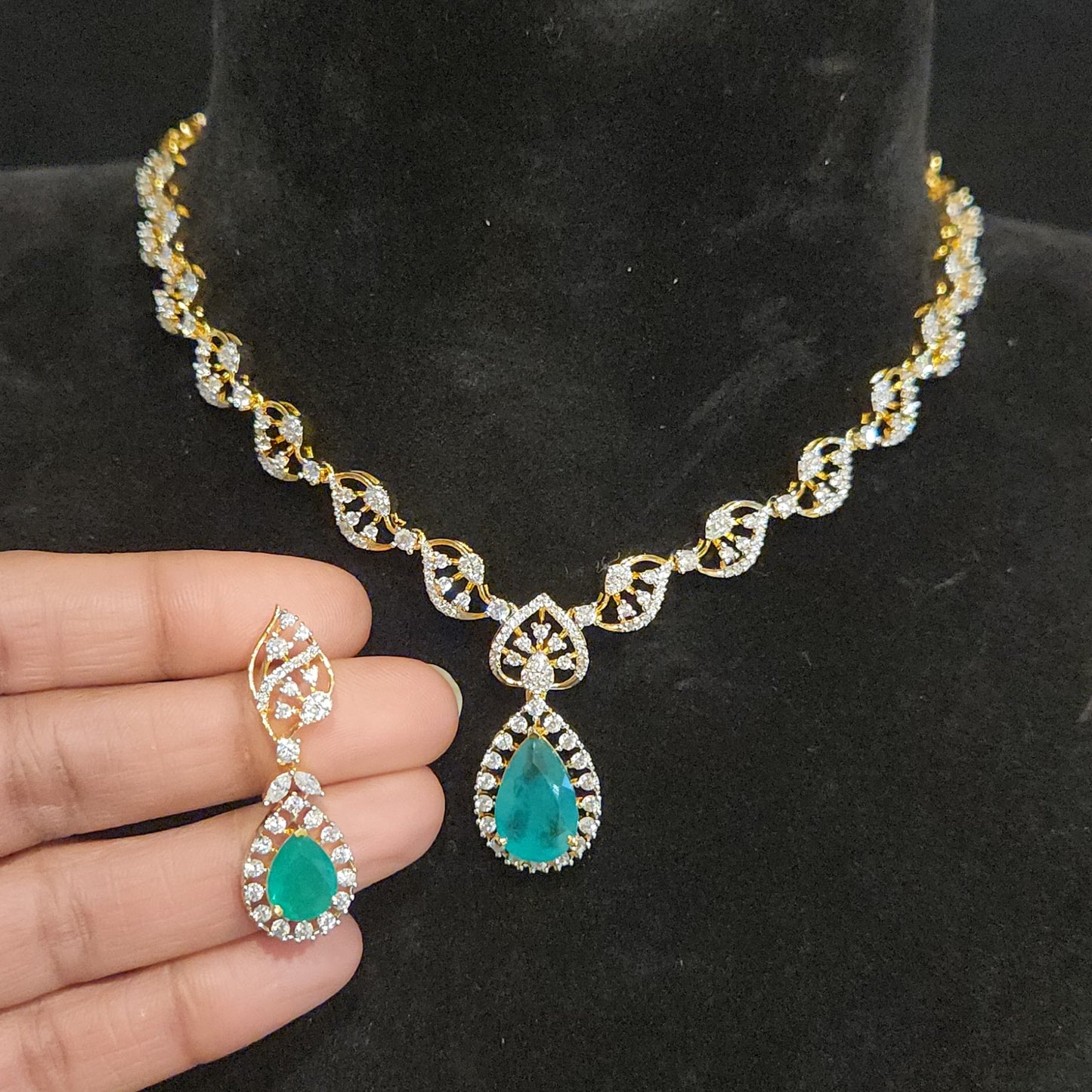 Designer Leaf Motif Necklace Set